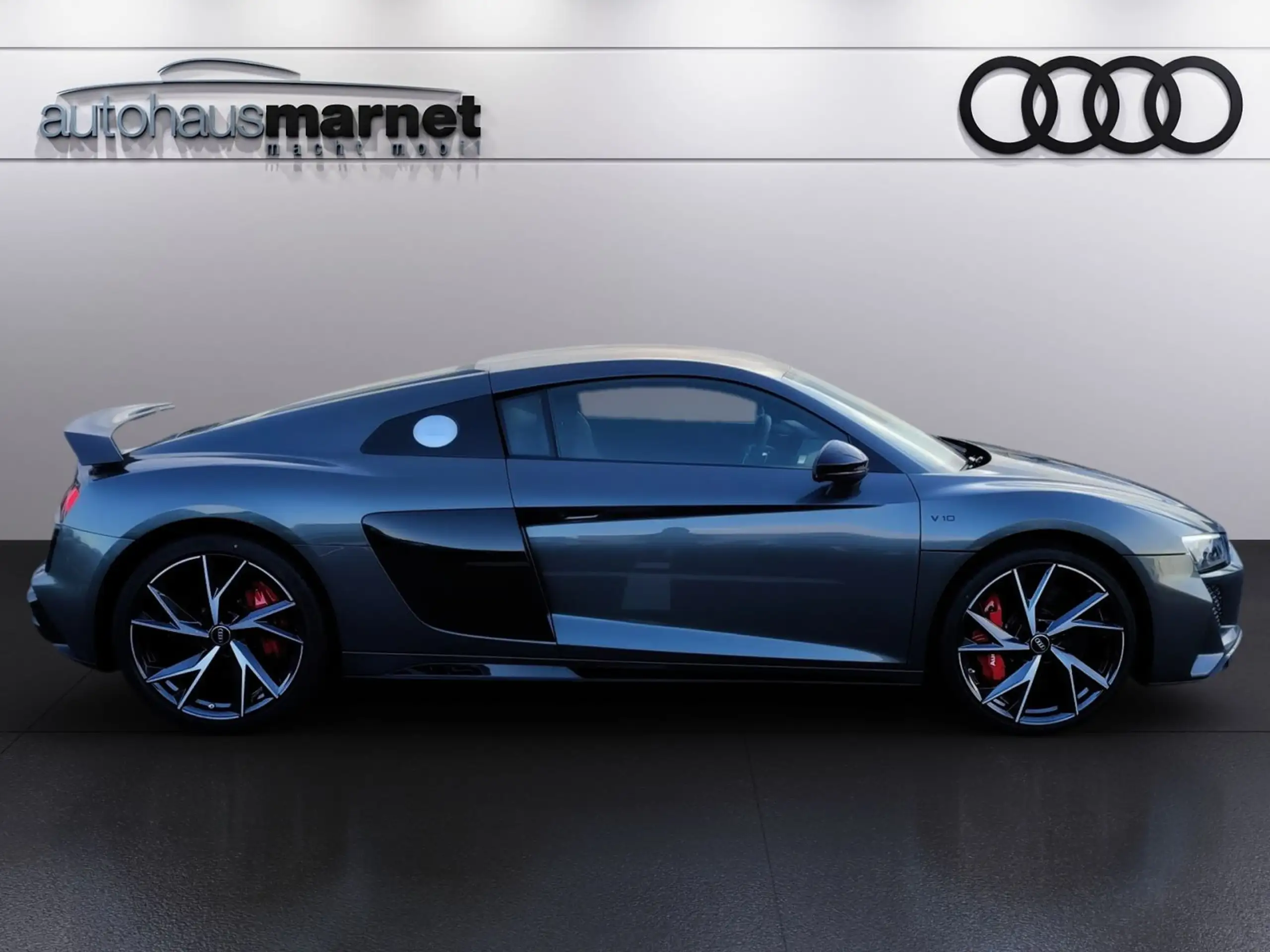 Audi - R8