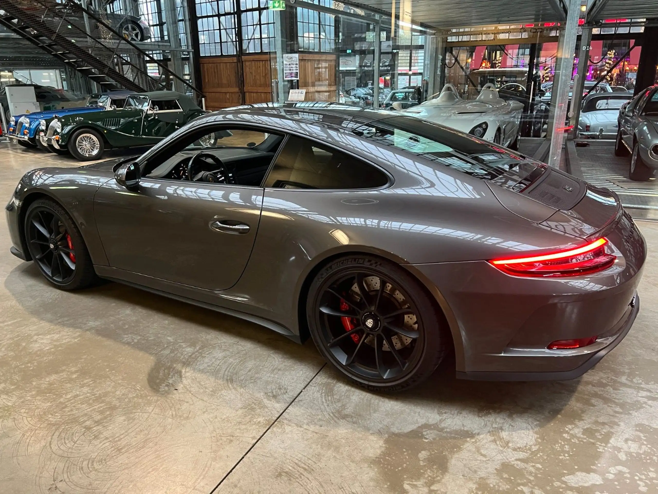 Porsche - 911