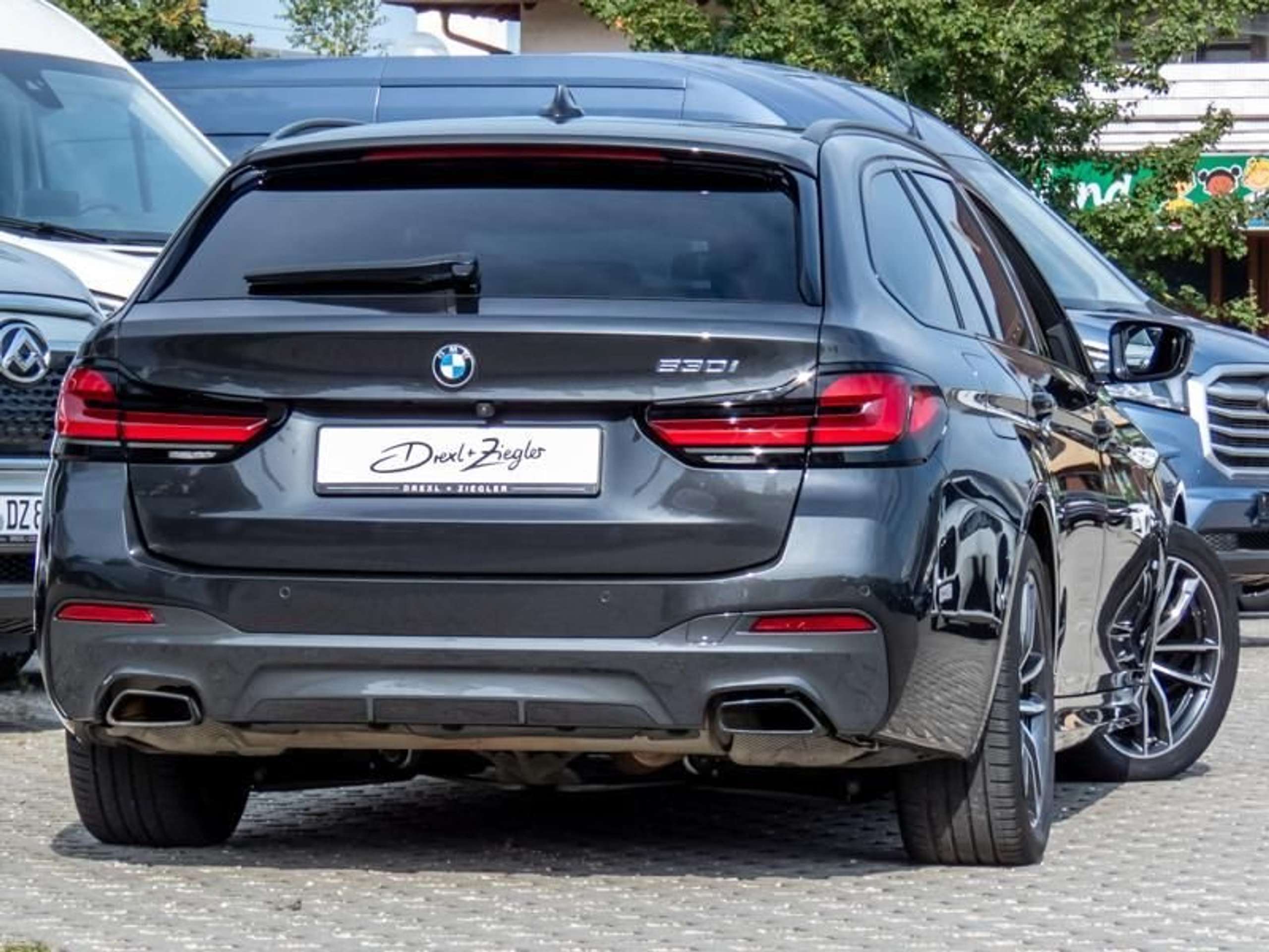 BMW - 530