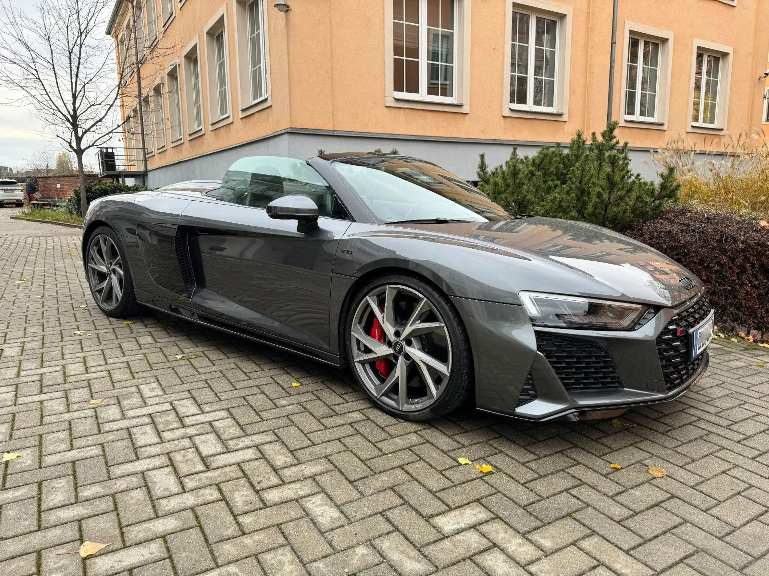 Audi - R8