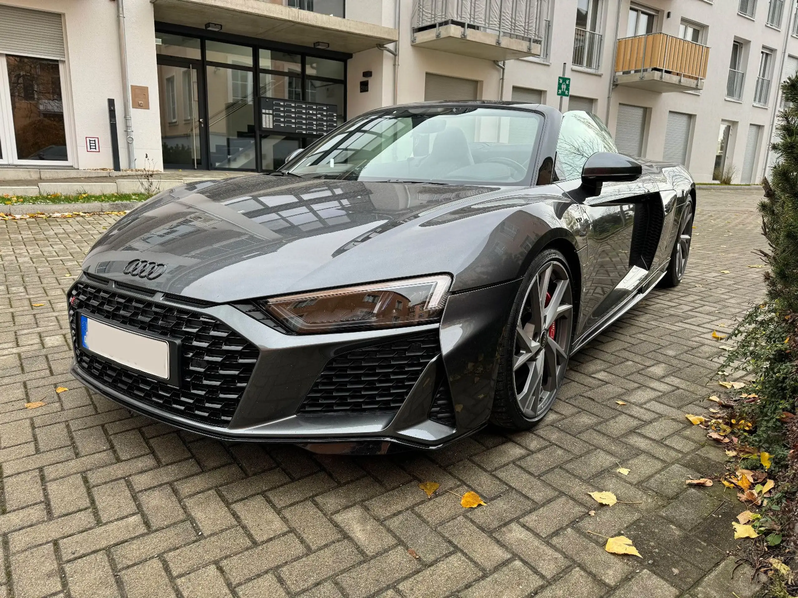 Audi - R8