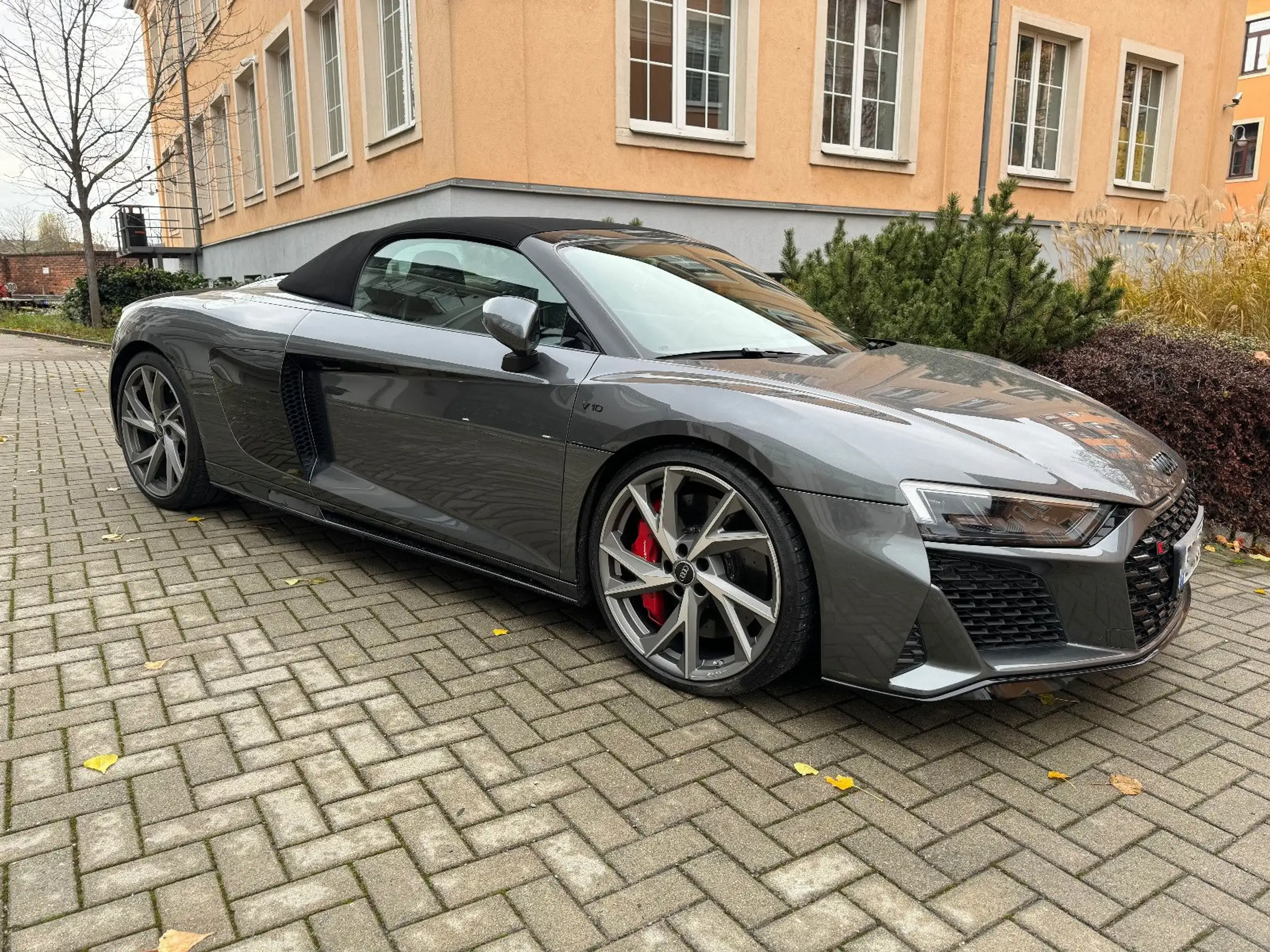 Audi - R8