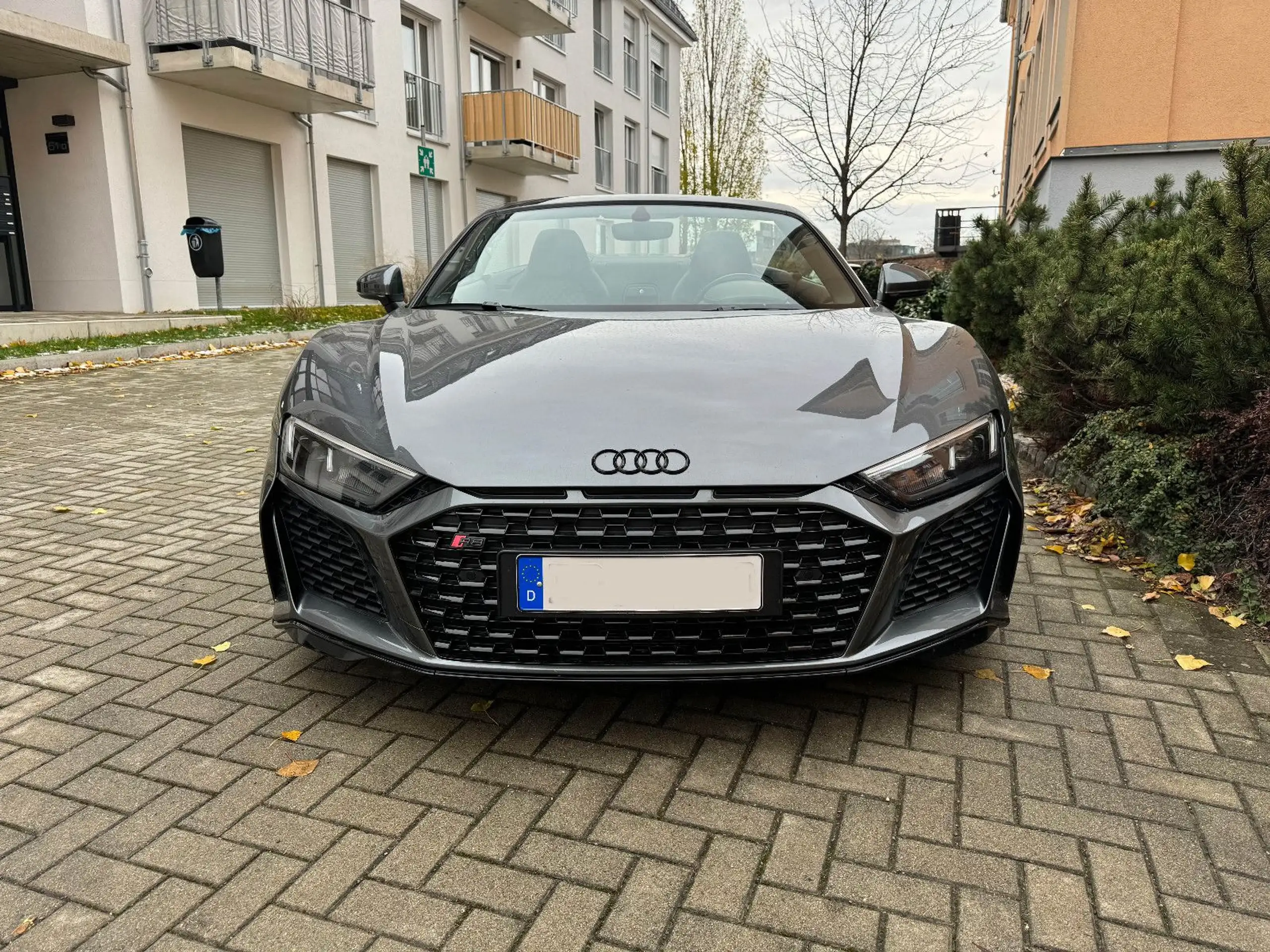 Audi - R8