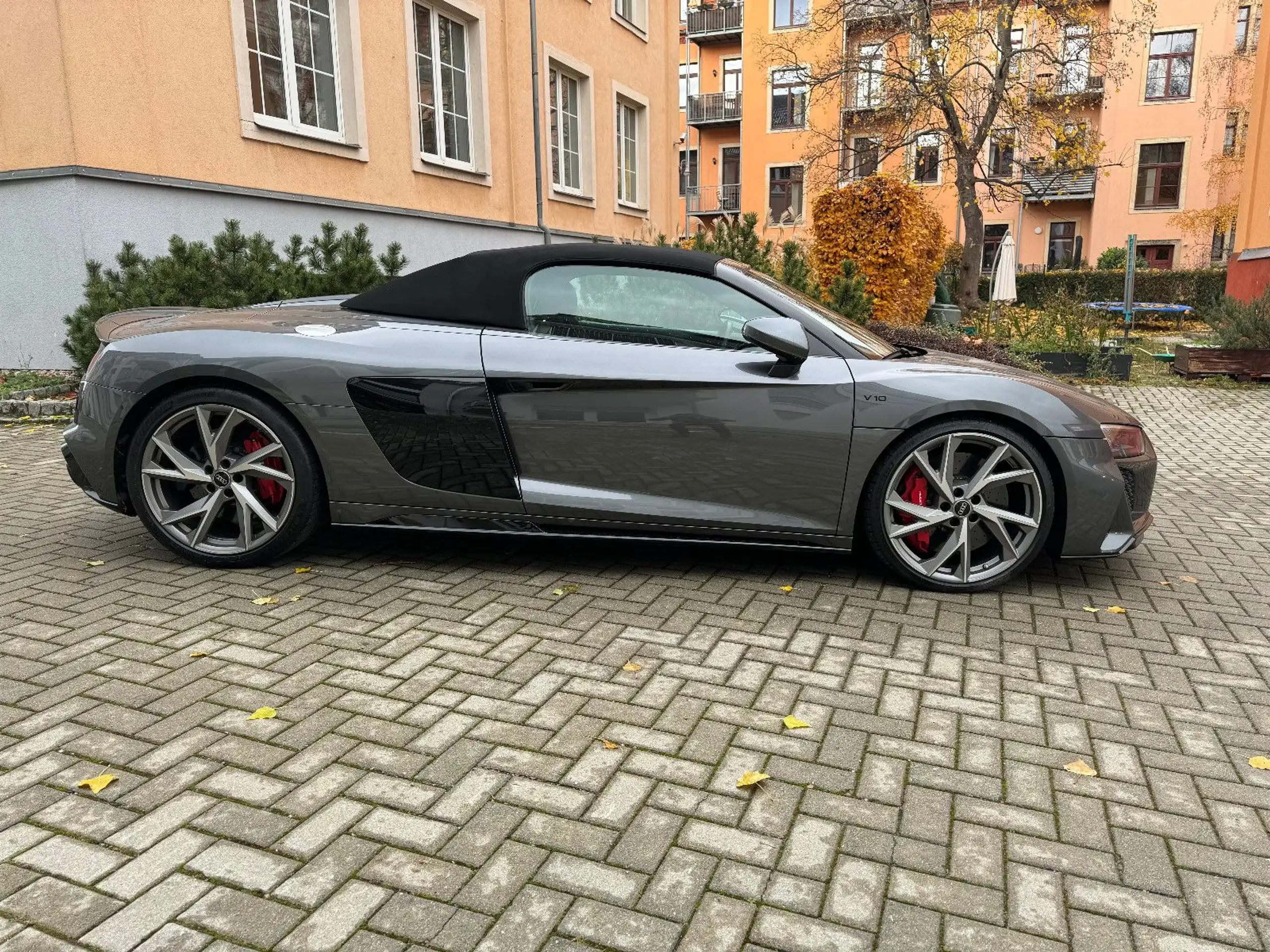 Audi - R8