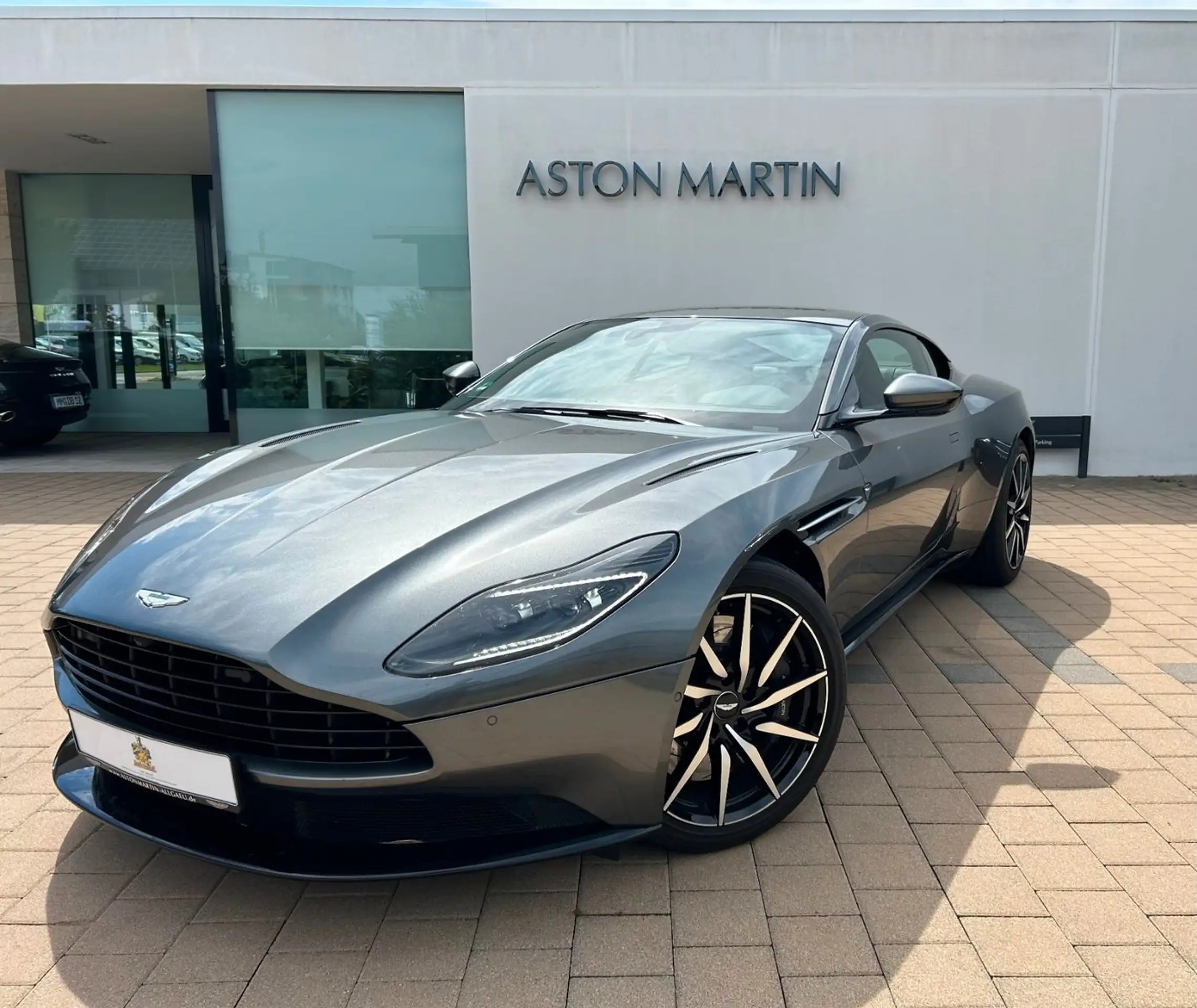 Aston Martin - DB11