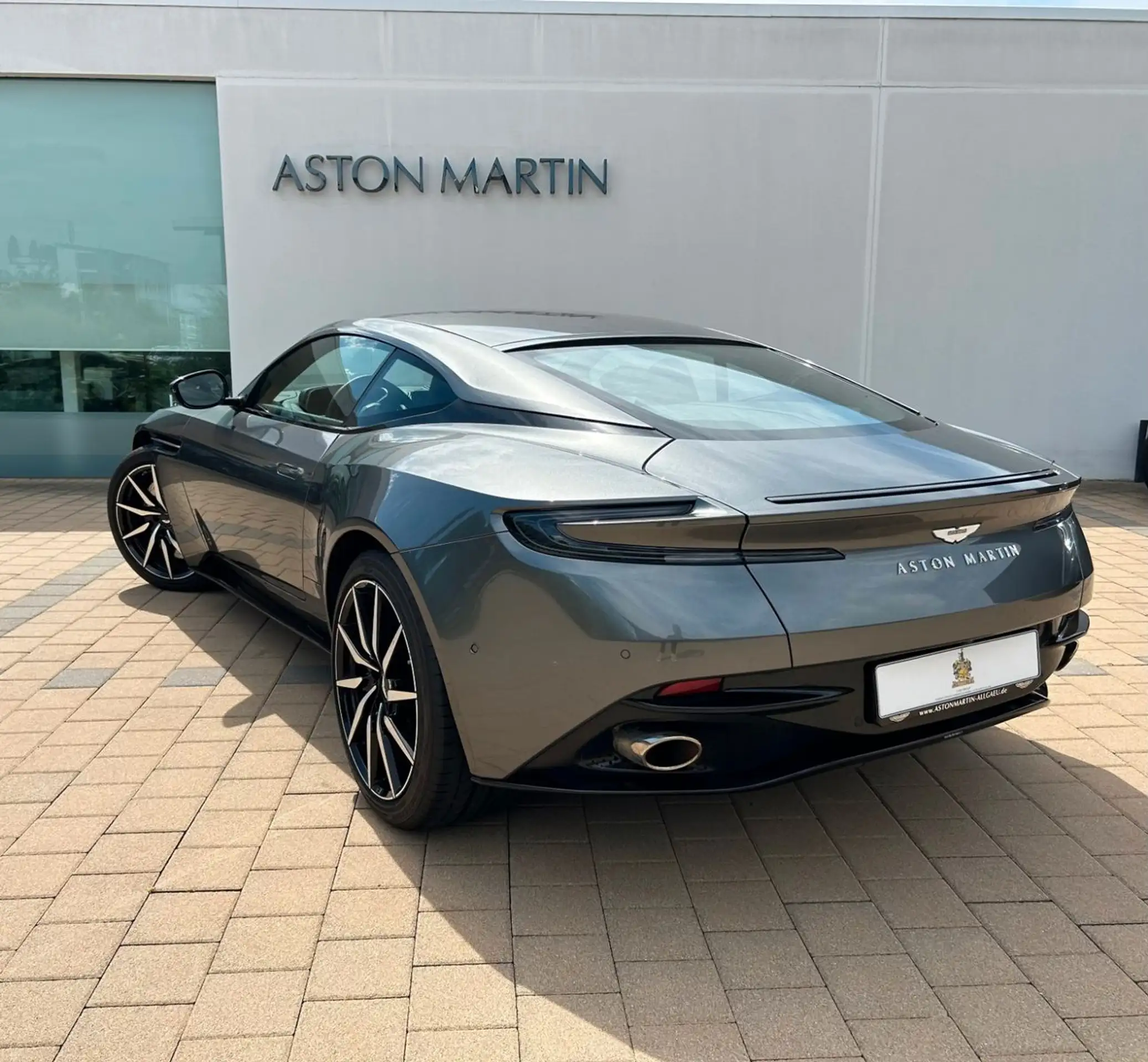 Aston Martin - DB11