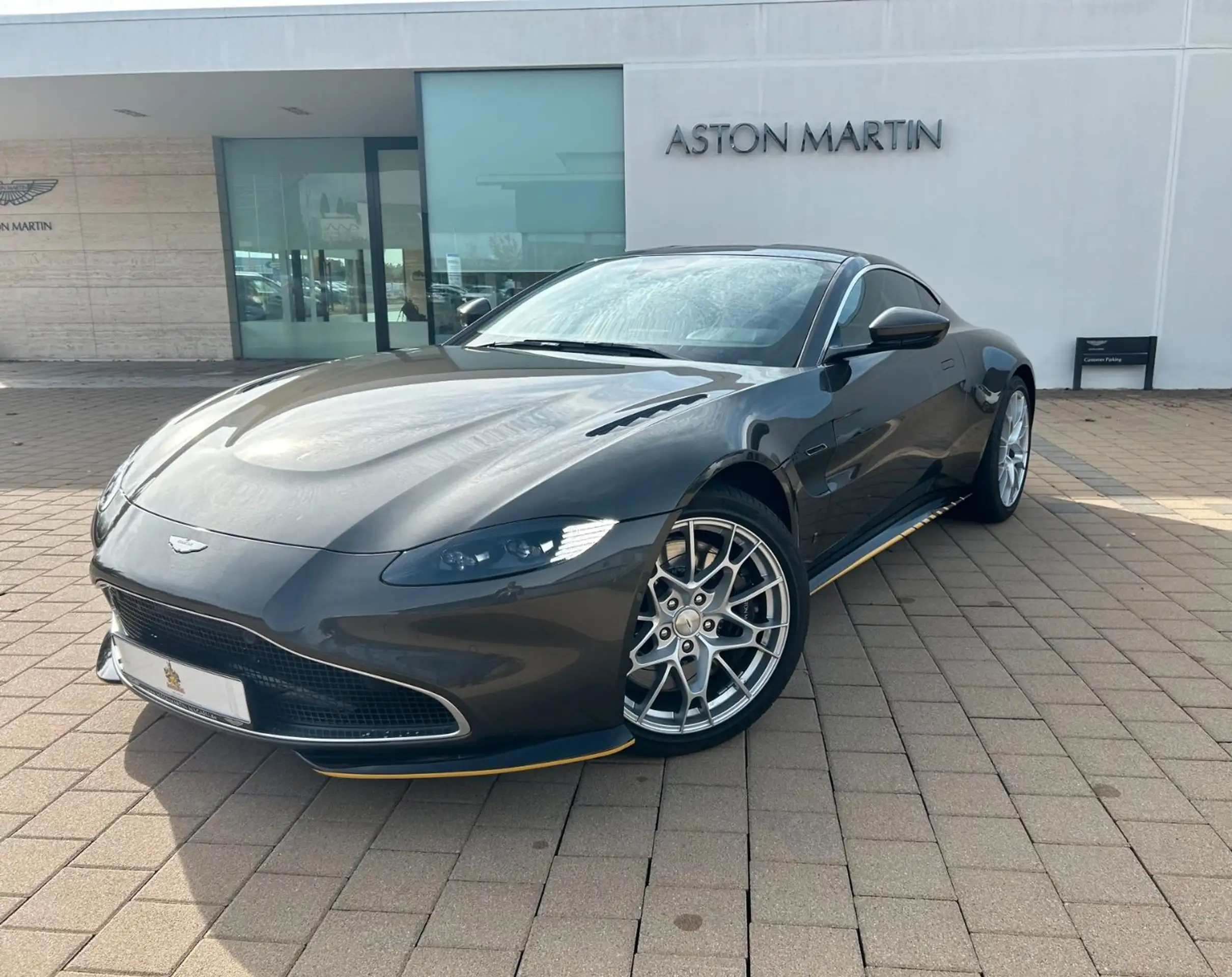 Aston Martin V8 2021