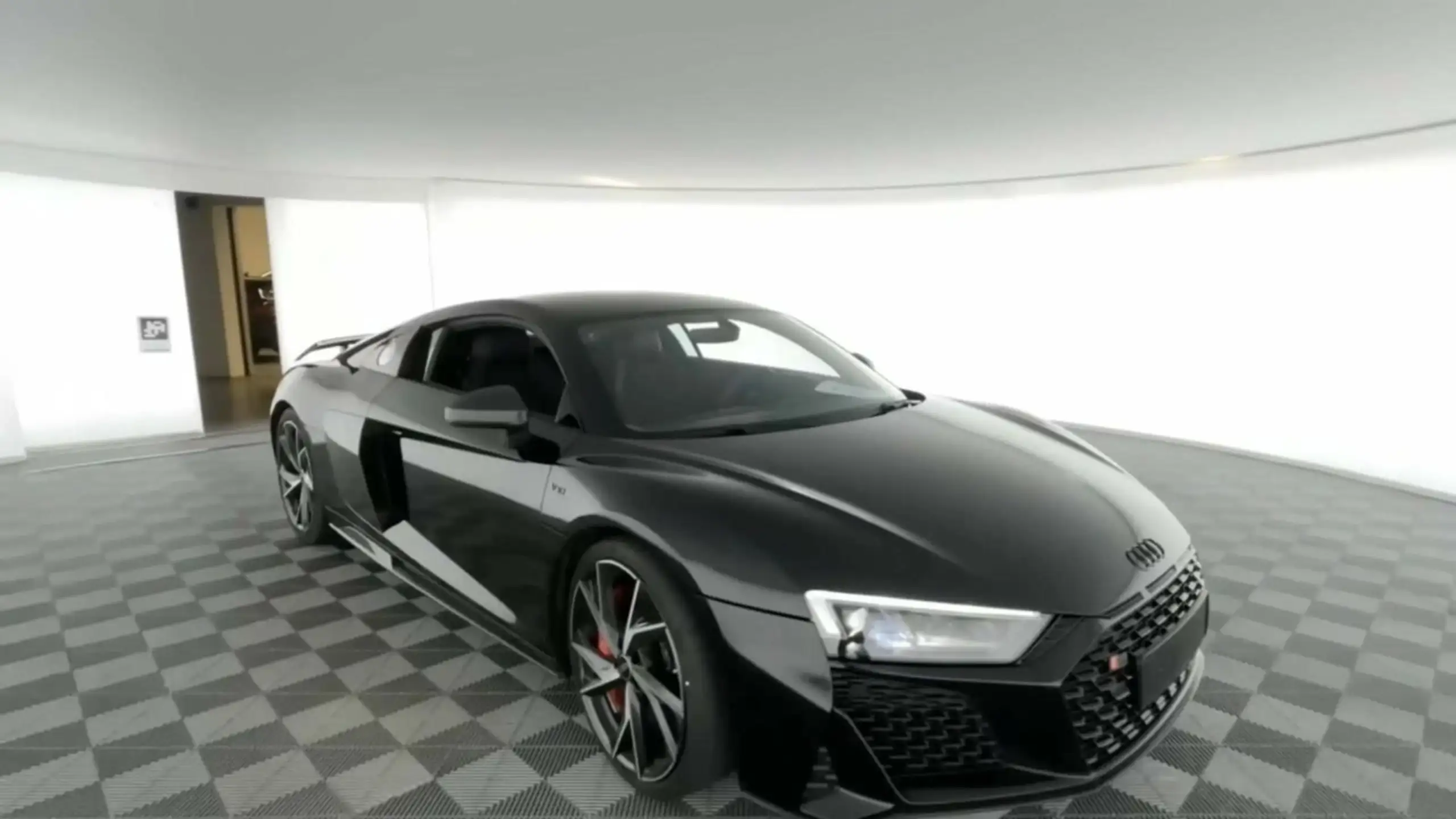 Audi - R8