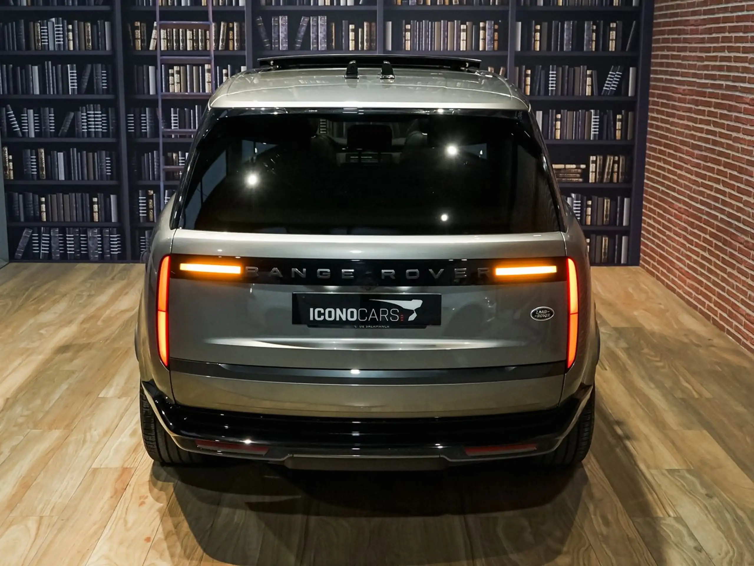 Land Rover - Range Rover