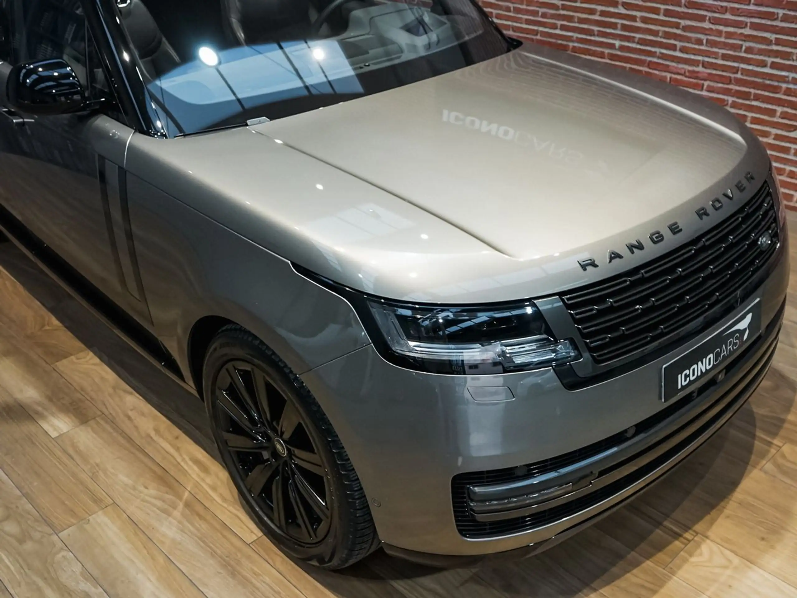 Land Rover - Range Rover