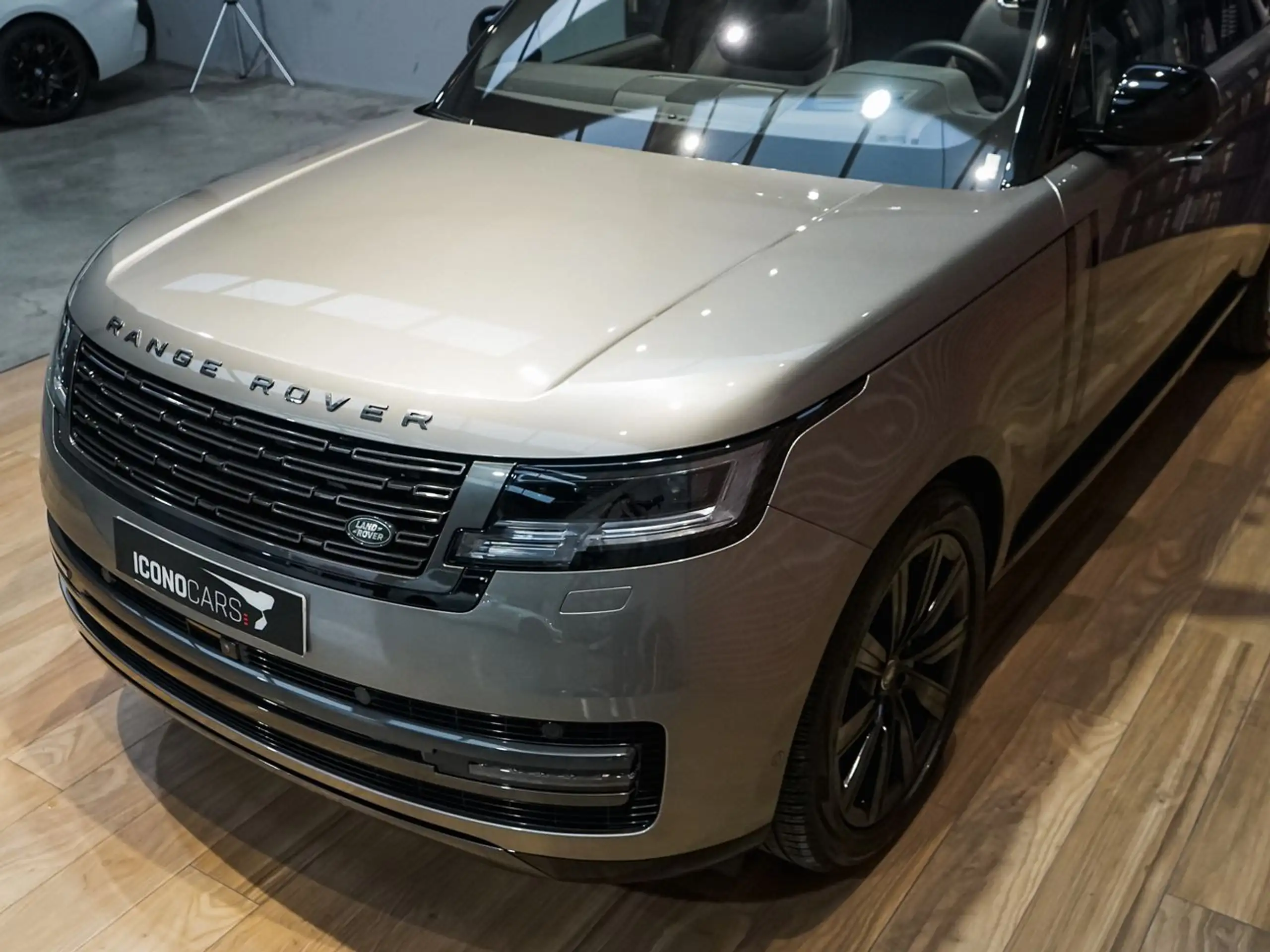 Land Rover - Range Rover