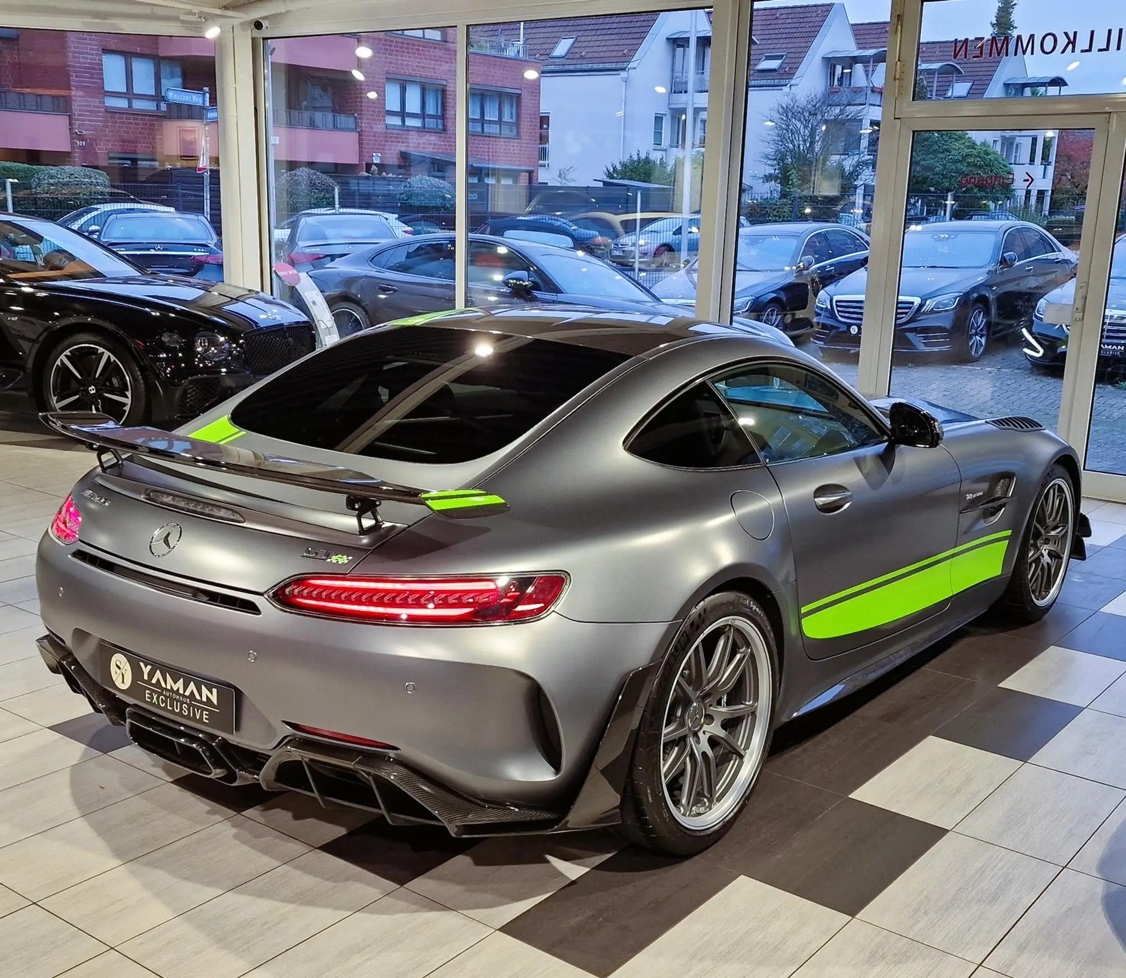 Mercedes-Benz - AMG GT