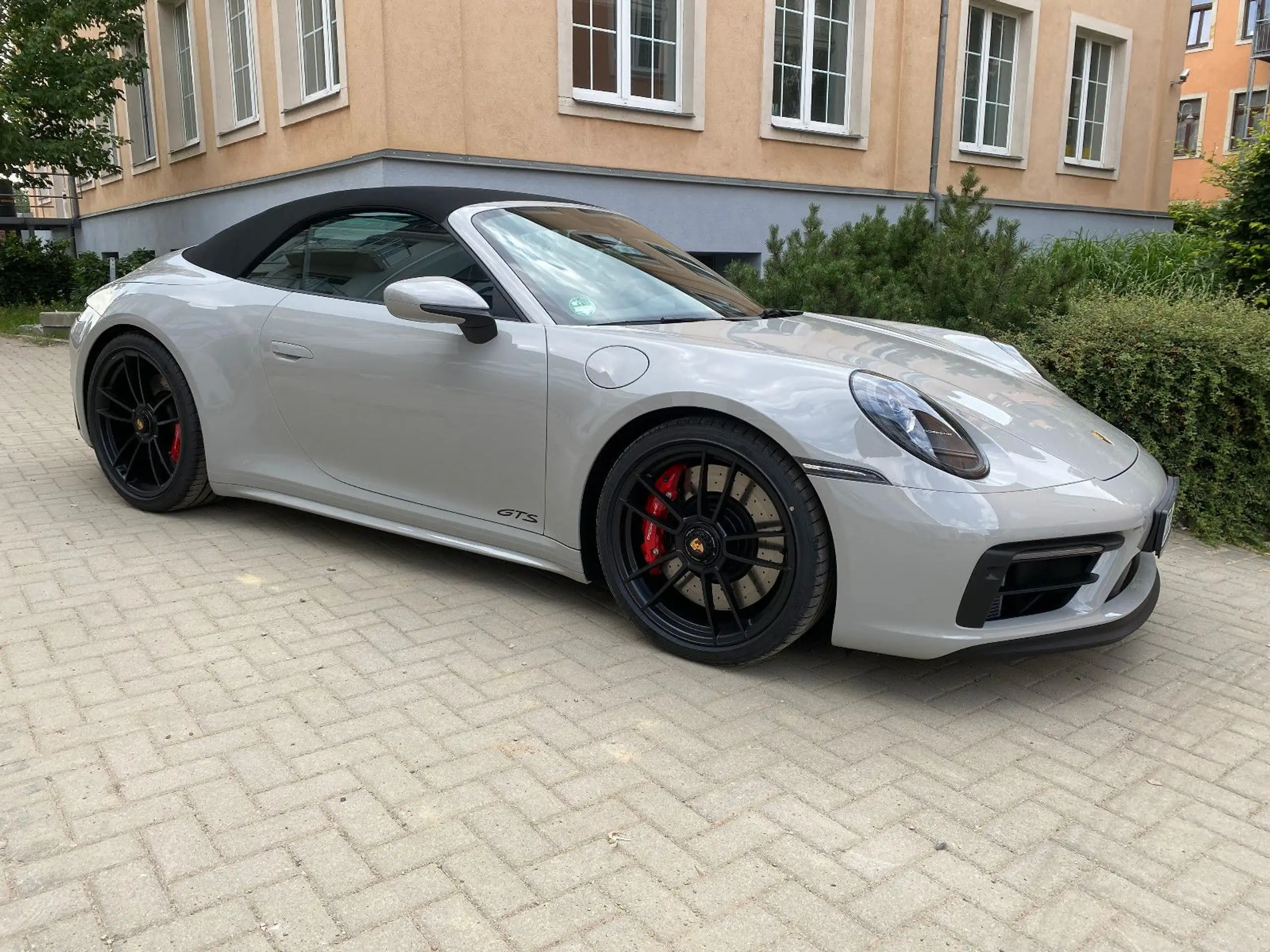 Porsche - 911