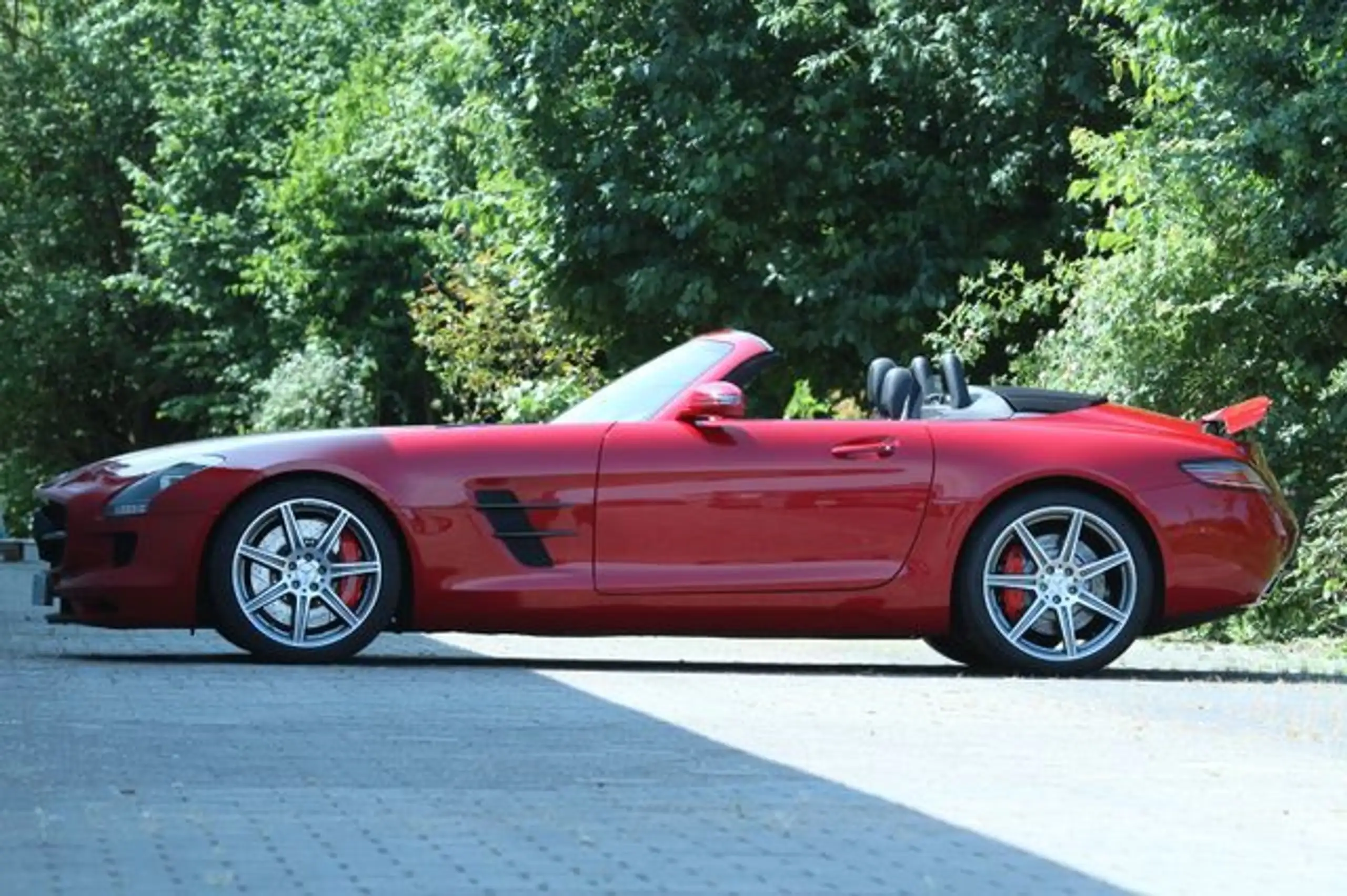 Mercedes-Benz - SLS