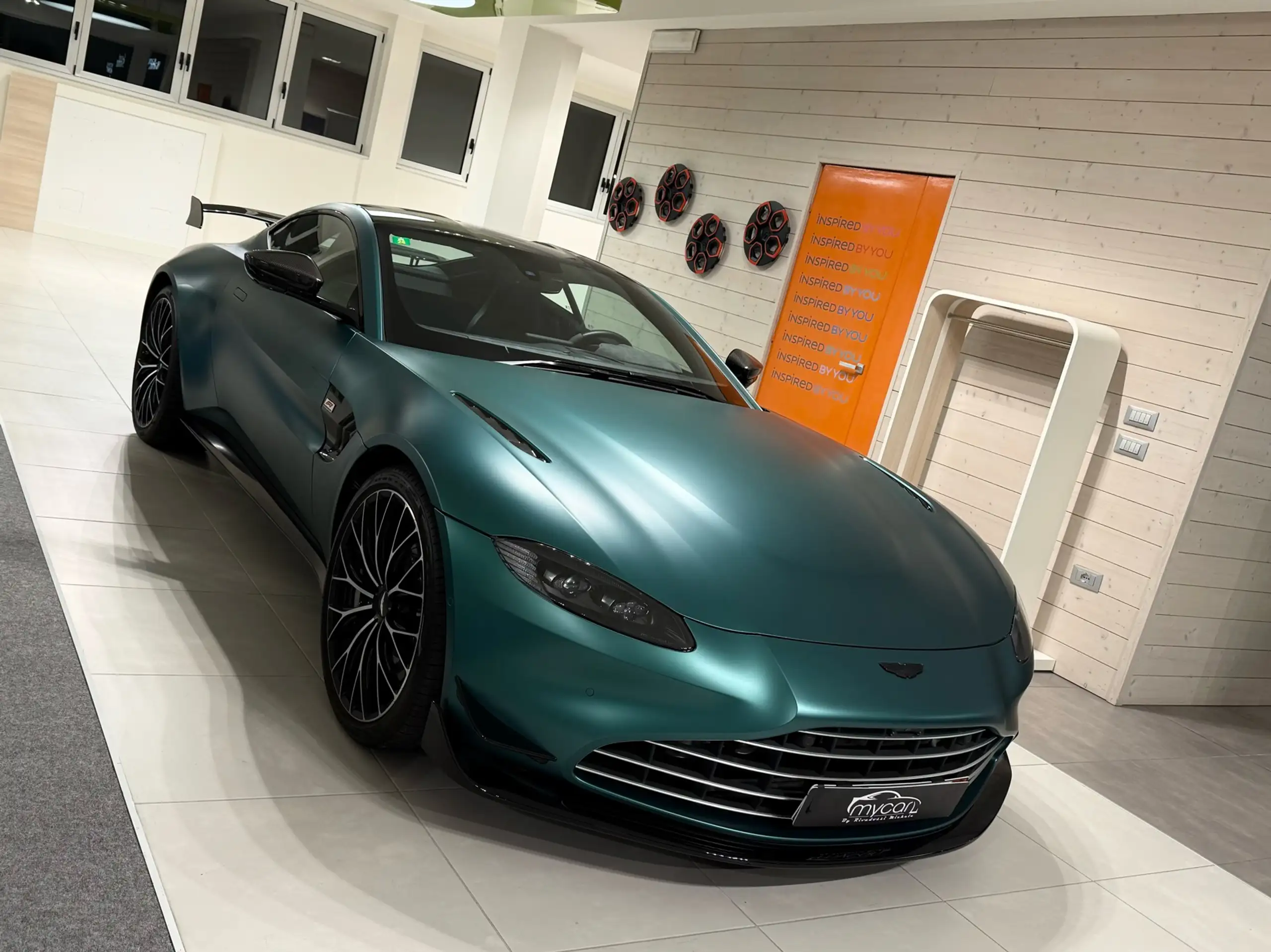 Aston Martin - Vantage