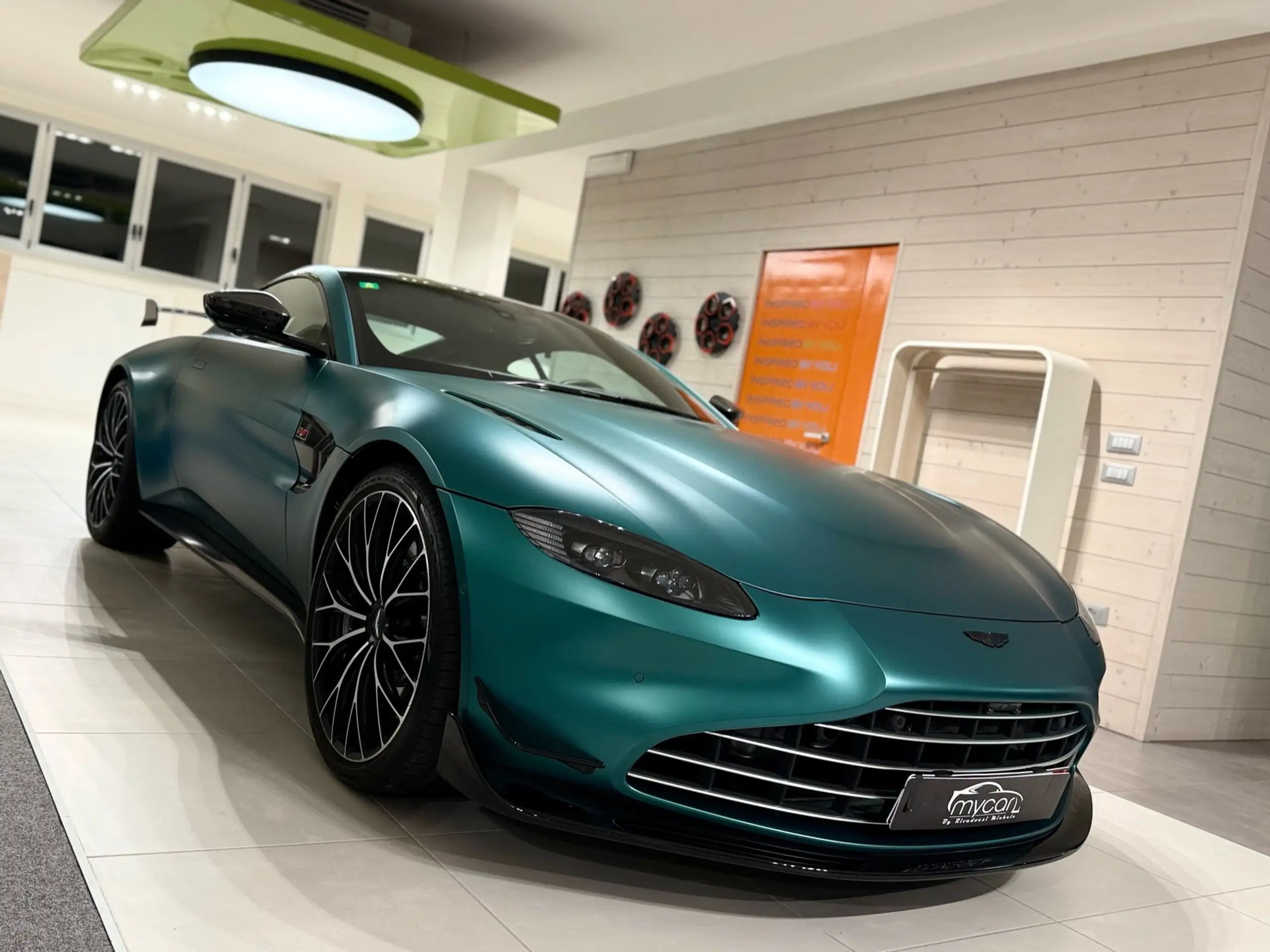 Aston Martin - Vantage