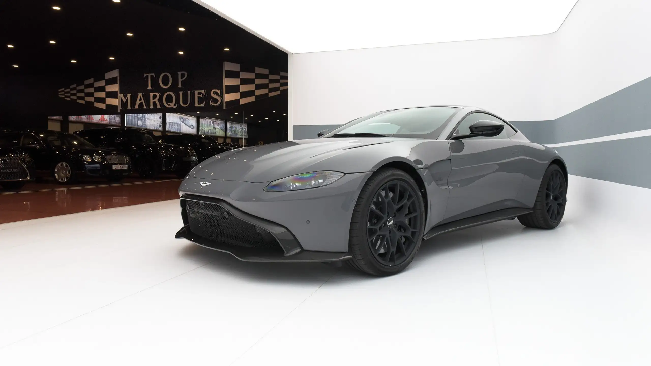 Aston Martin Vantage 2021