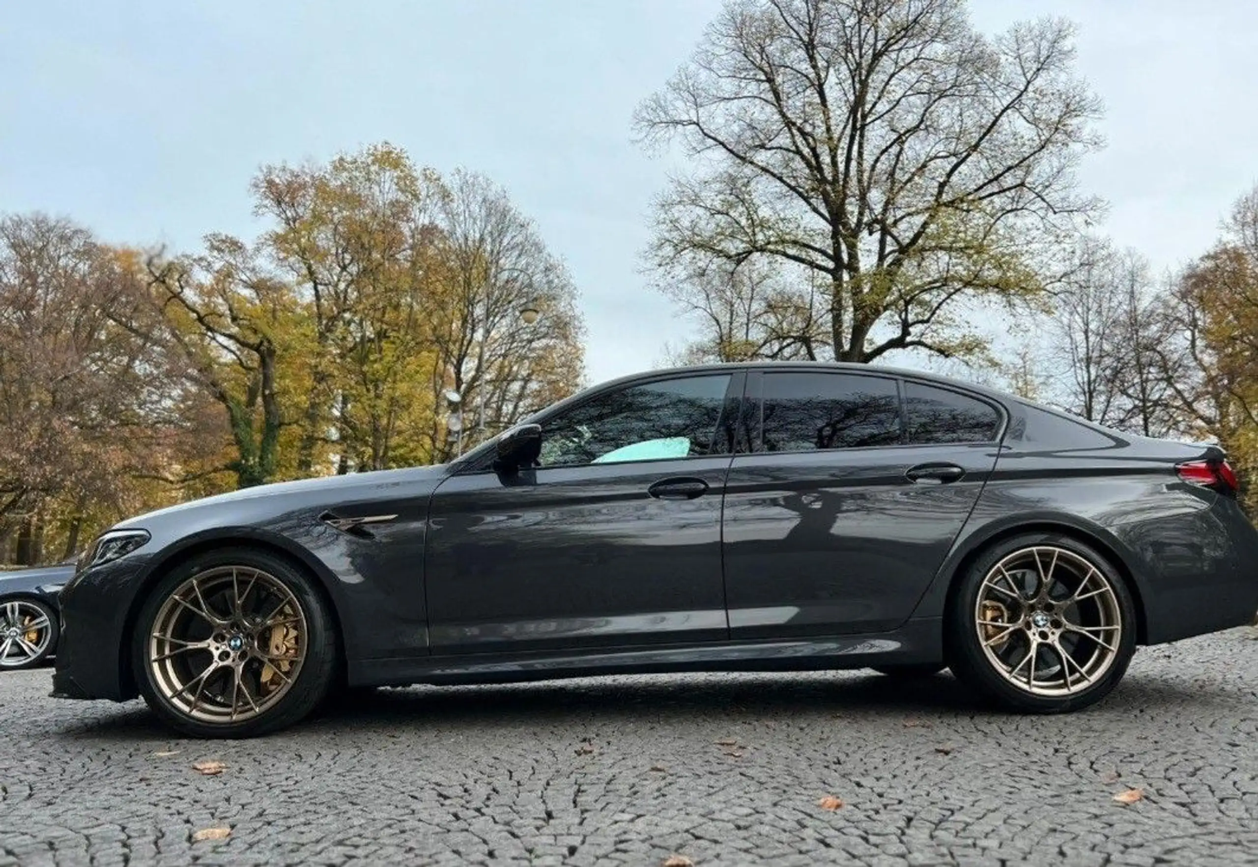 BMW - M5