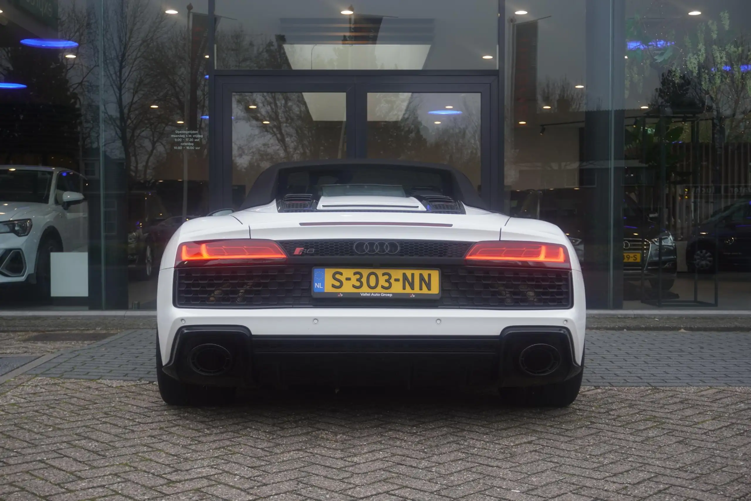 Audi - R8