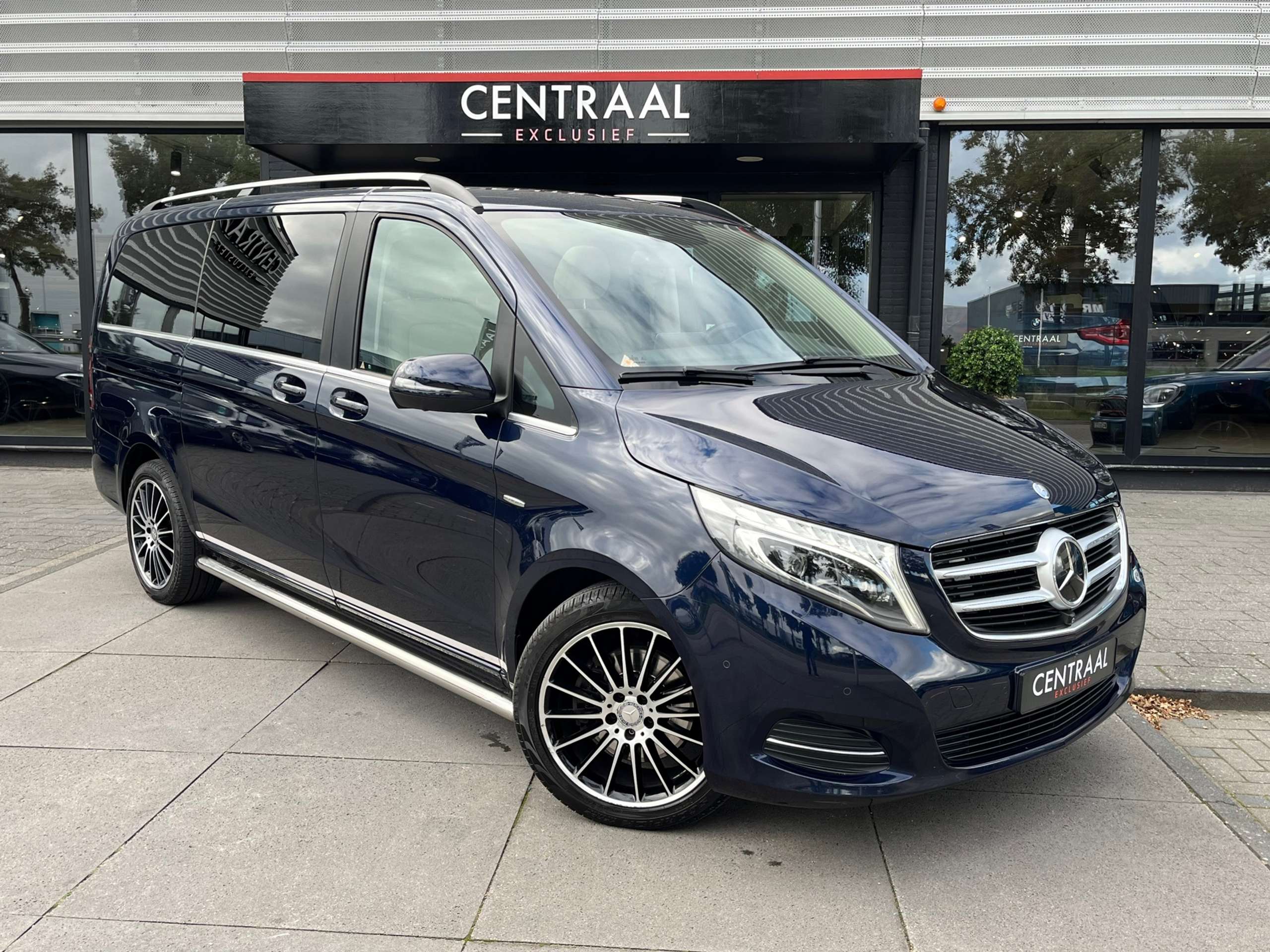 Mercedes-Benz - V 250