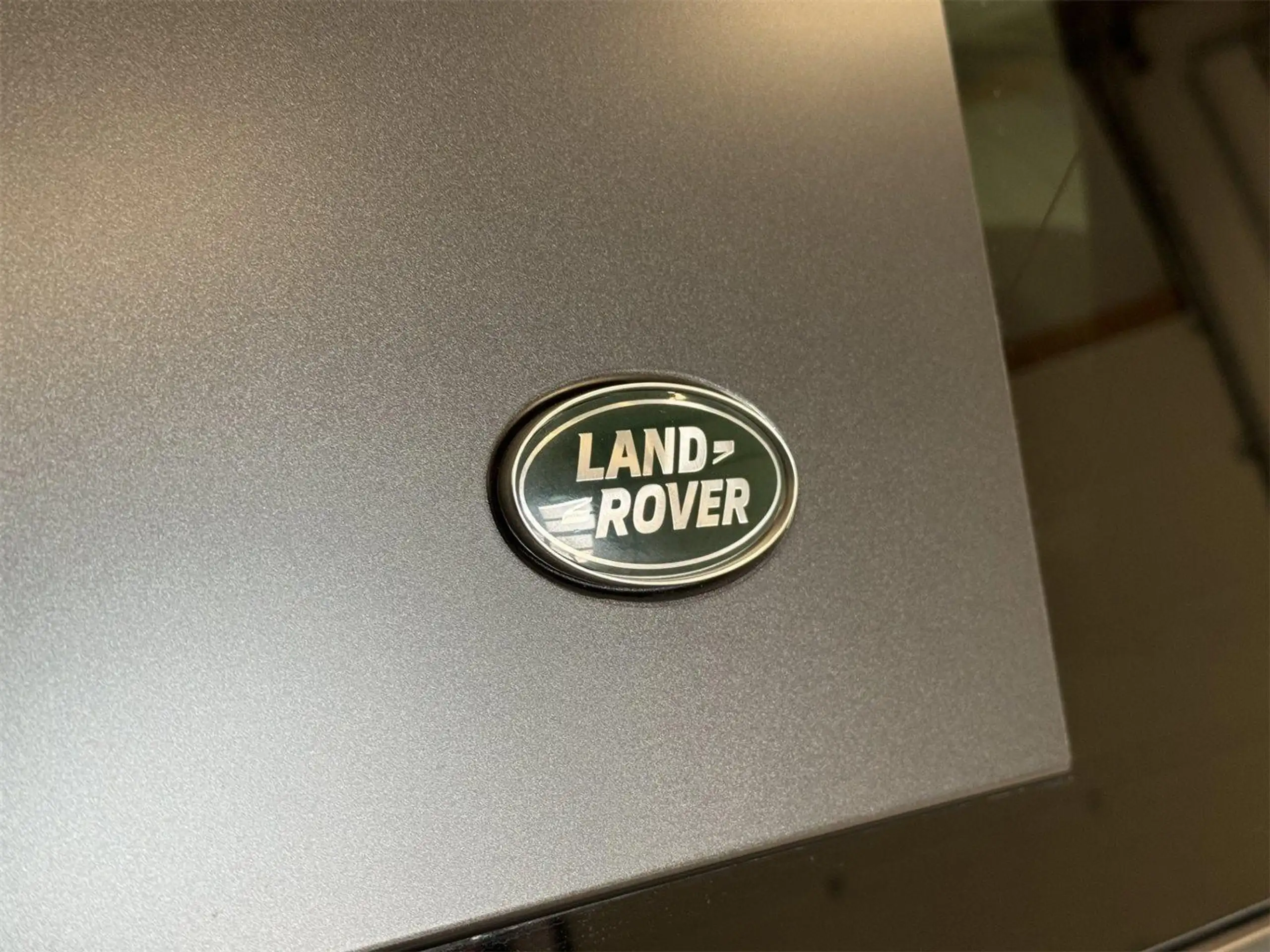 Land Rover - Defender