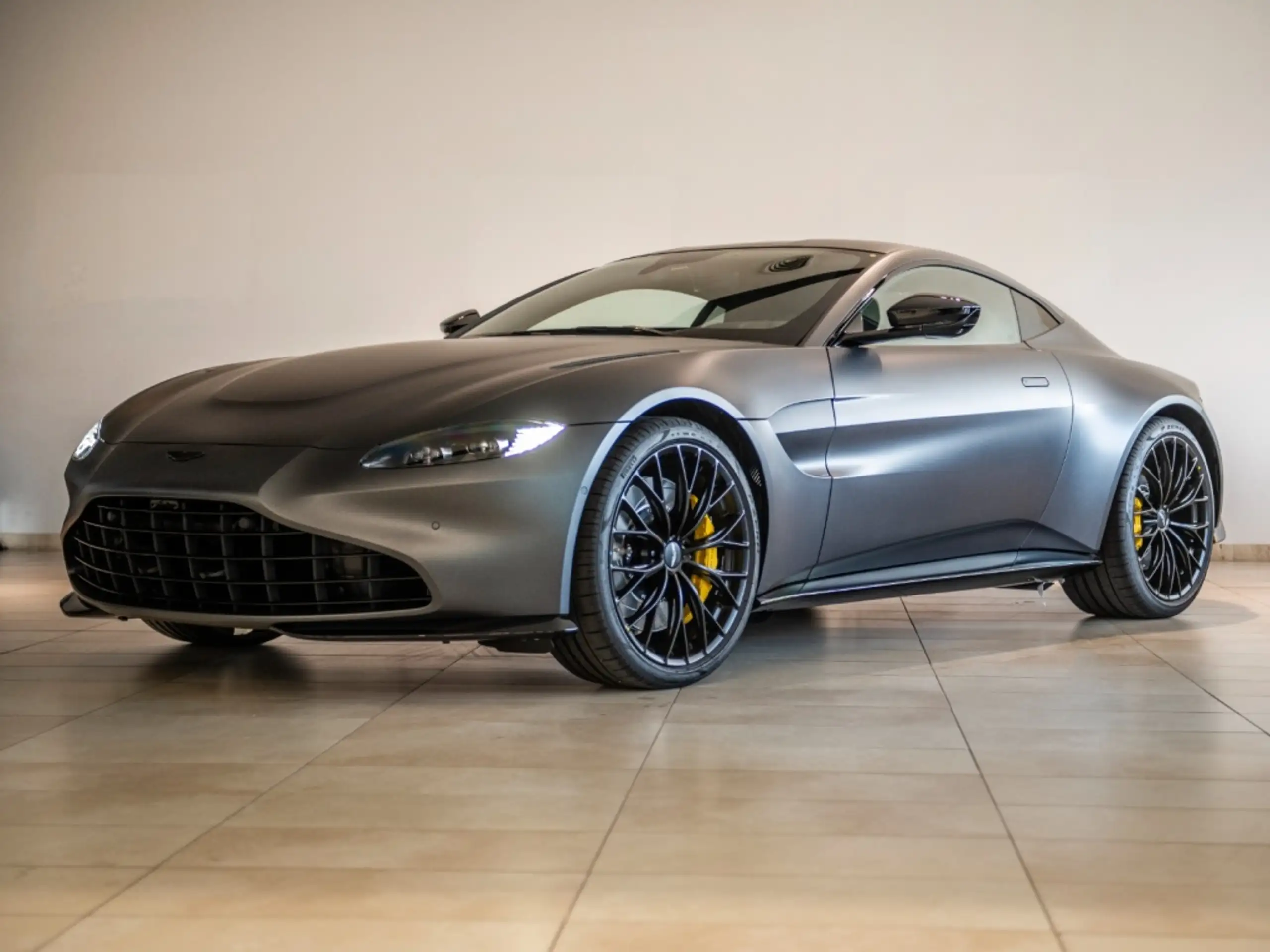 Aston Martin Vantage 2024