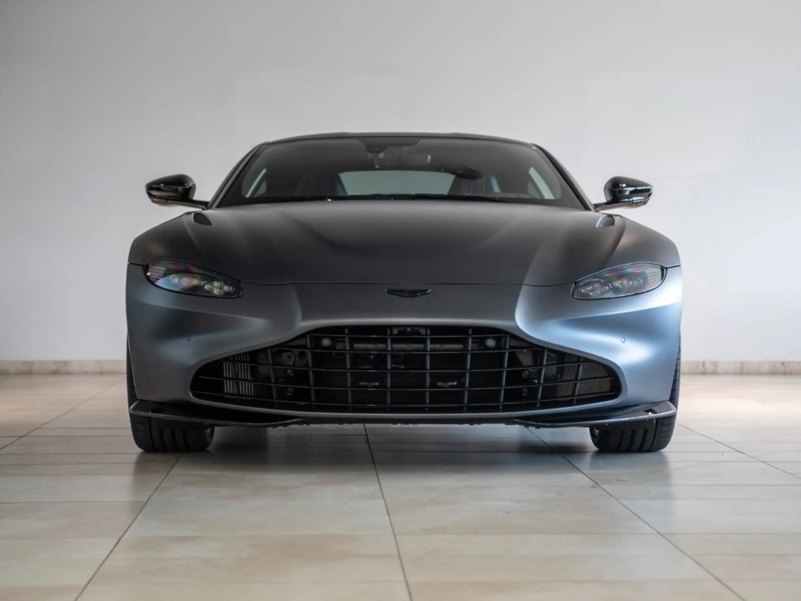 Aston Martin - Vantage