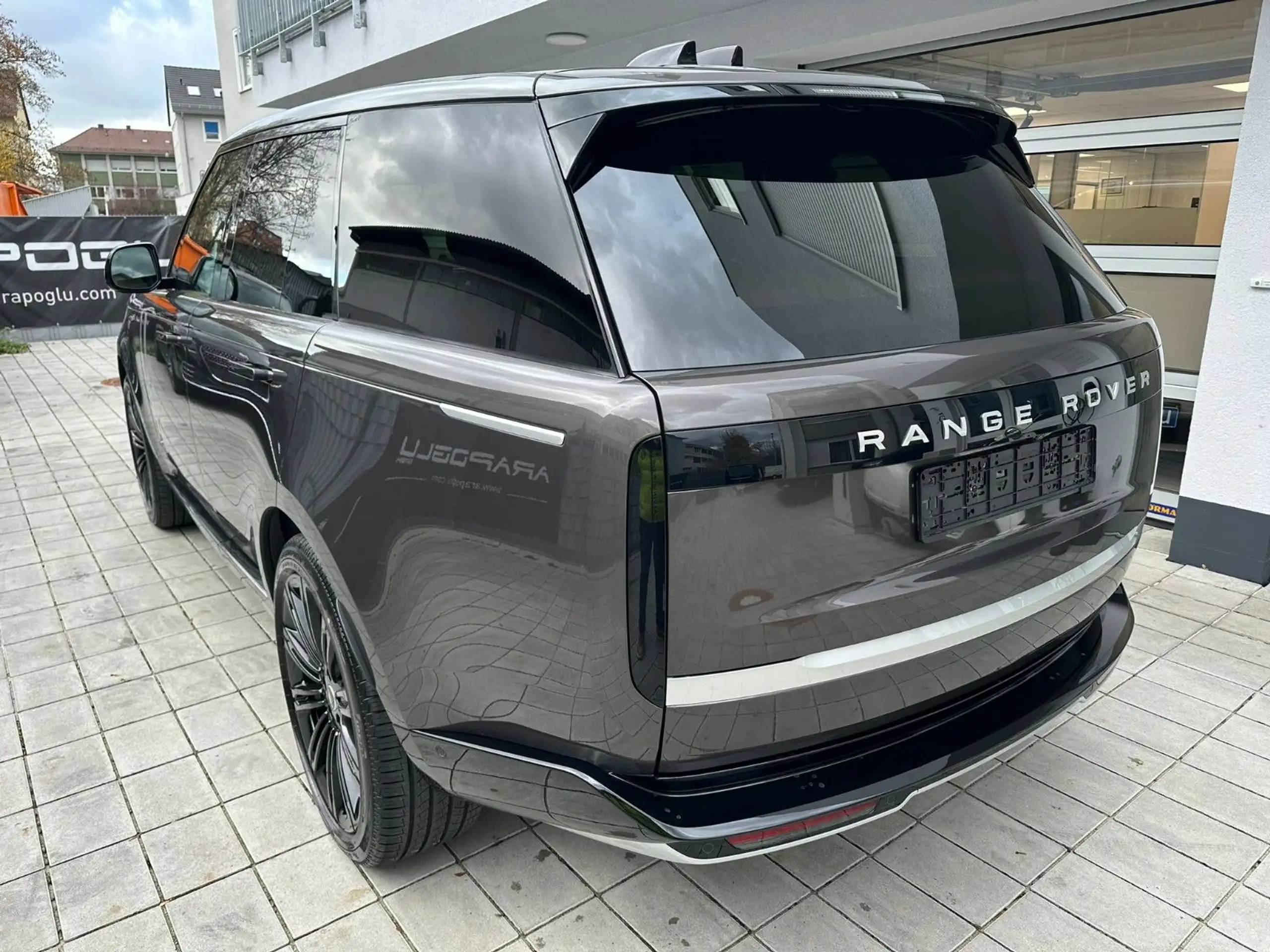 Land Rover - Range Rover