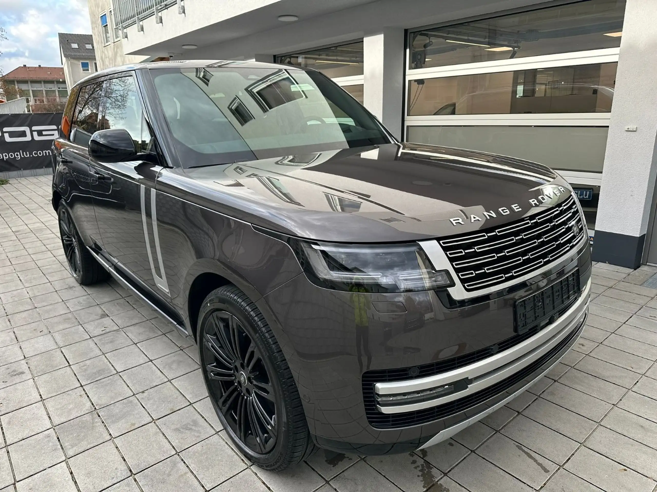 Land Rover - Range Rover