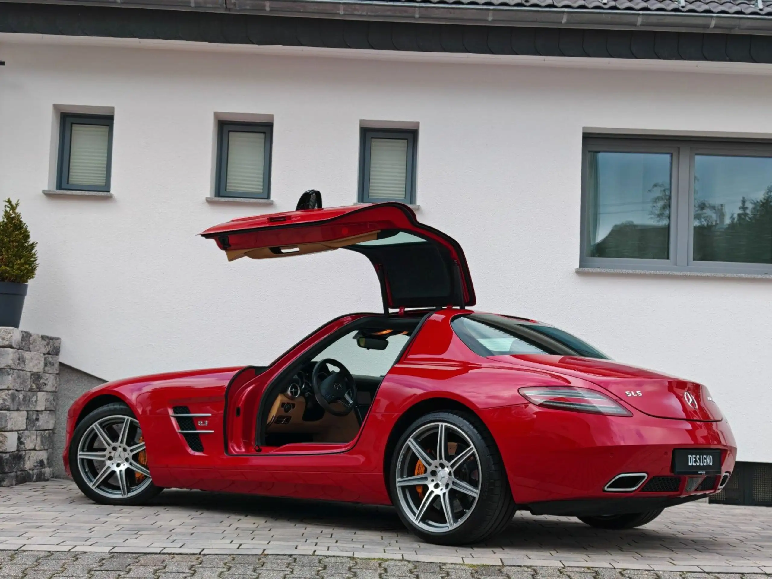 Mercedes-Benz - SLS