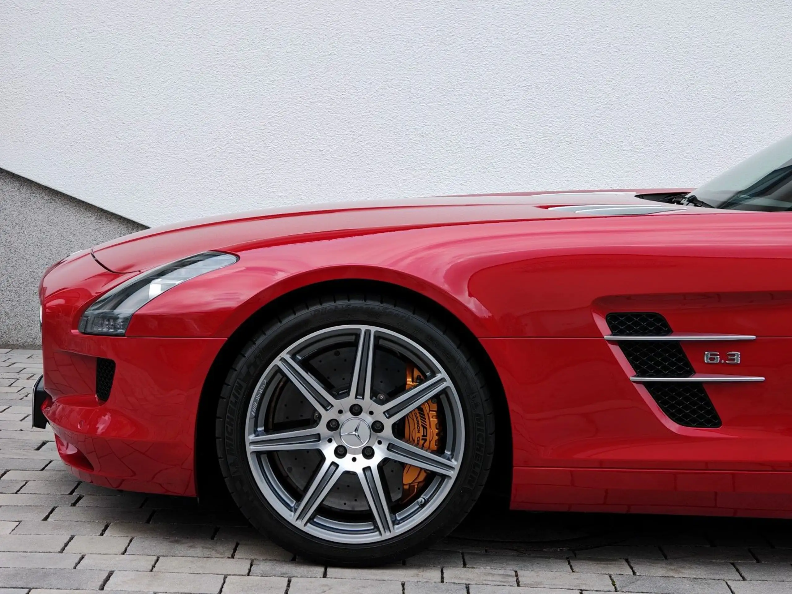 Mercedes-Benz - SLS