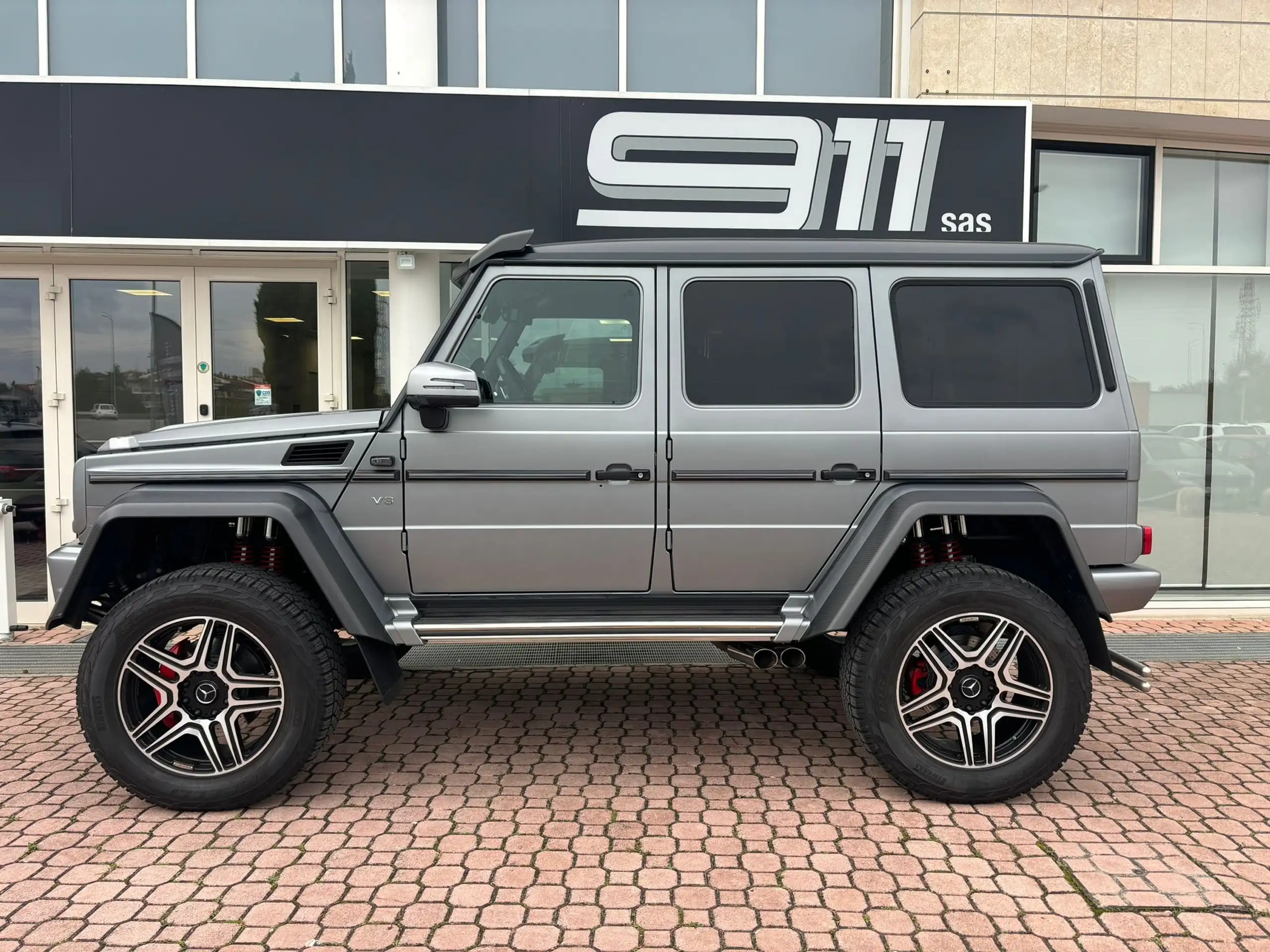 Mercedes-Benz - G 500