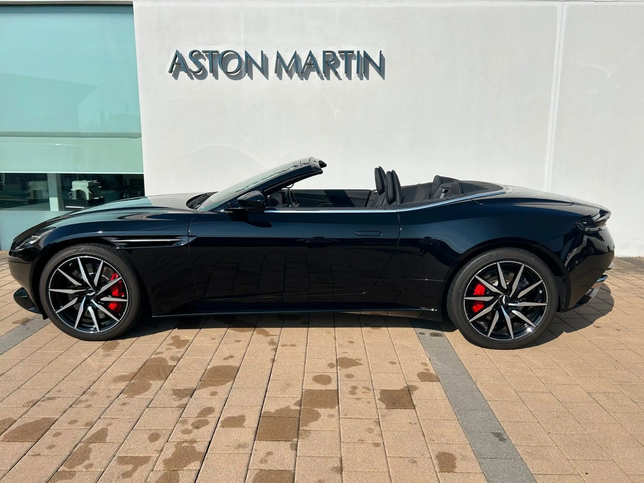 Aston Martin - DB11