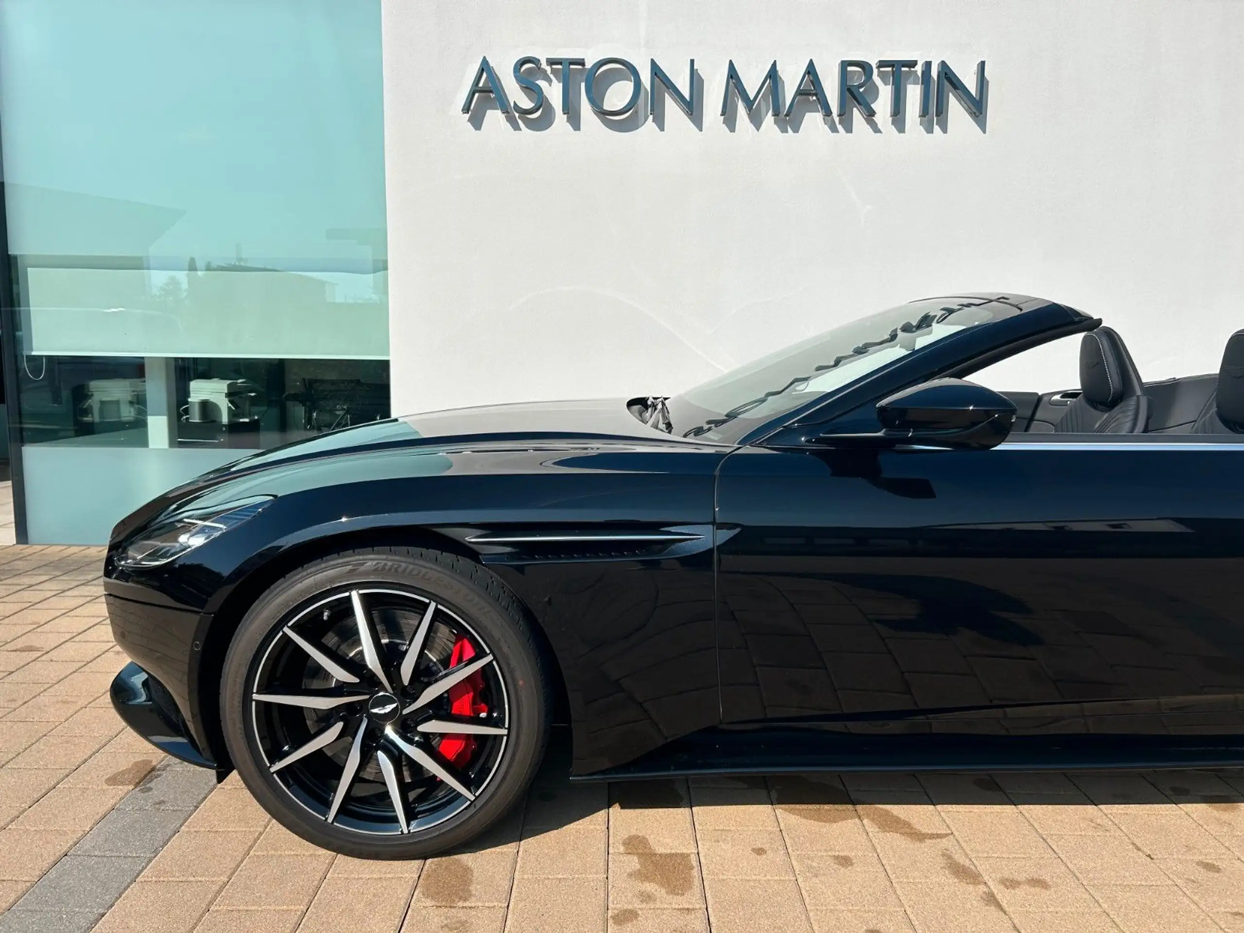 Aston Martin - DB11