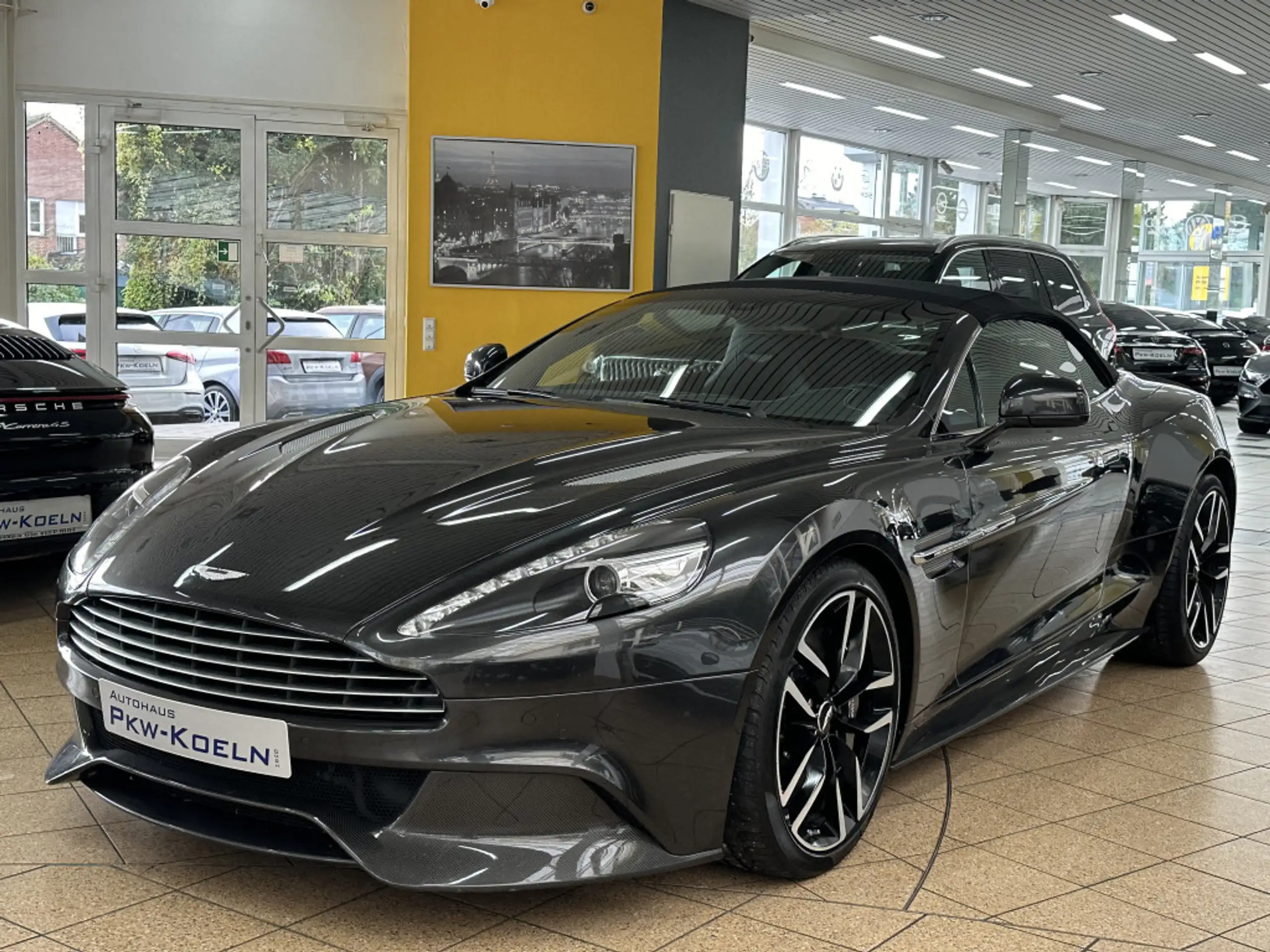 Aston Martin Vanquish 2016