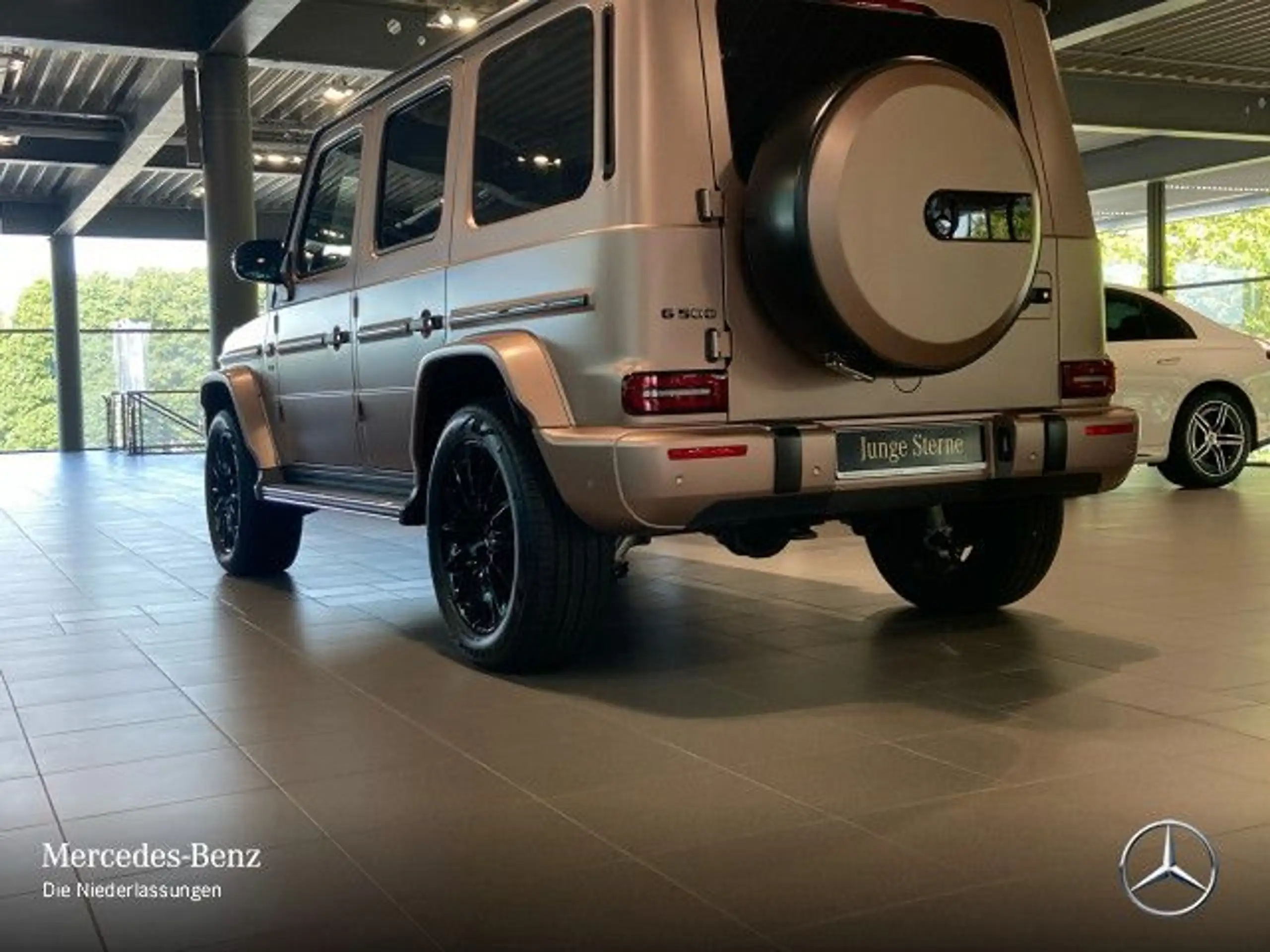 Mercedes-Benz - G 500