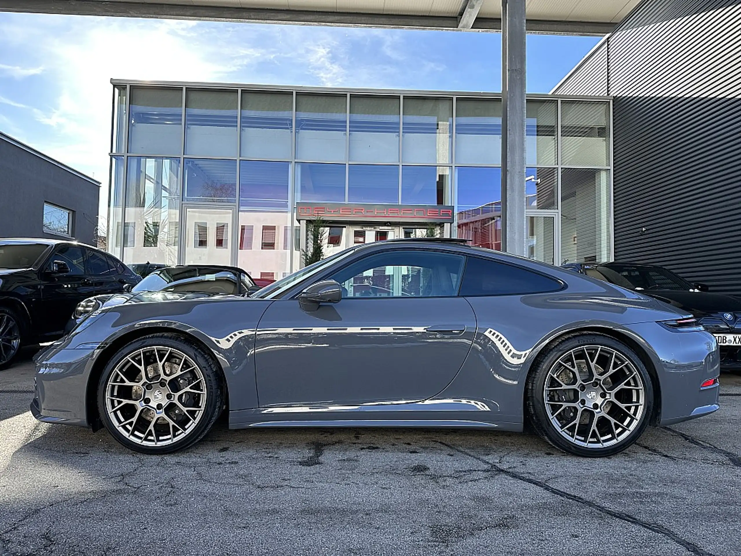 Porsche - 911