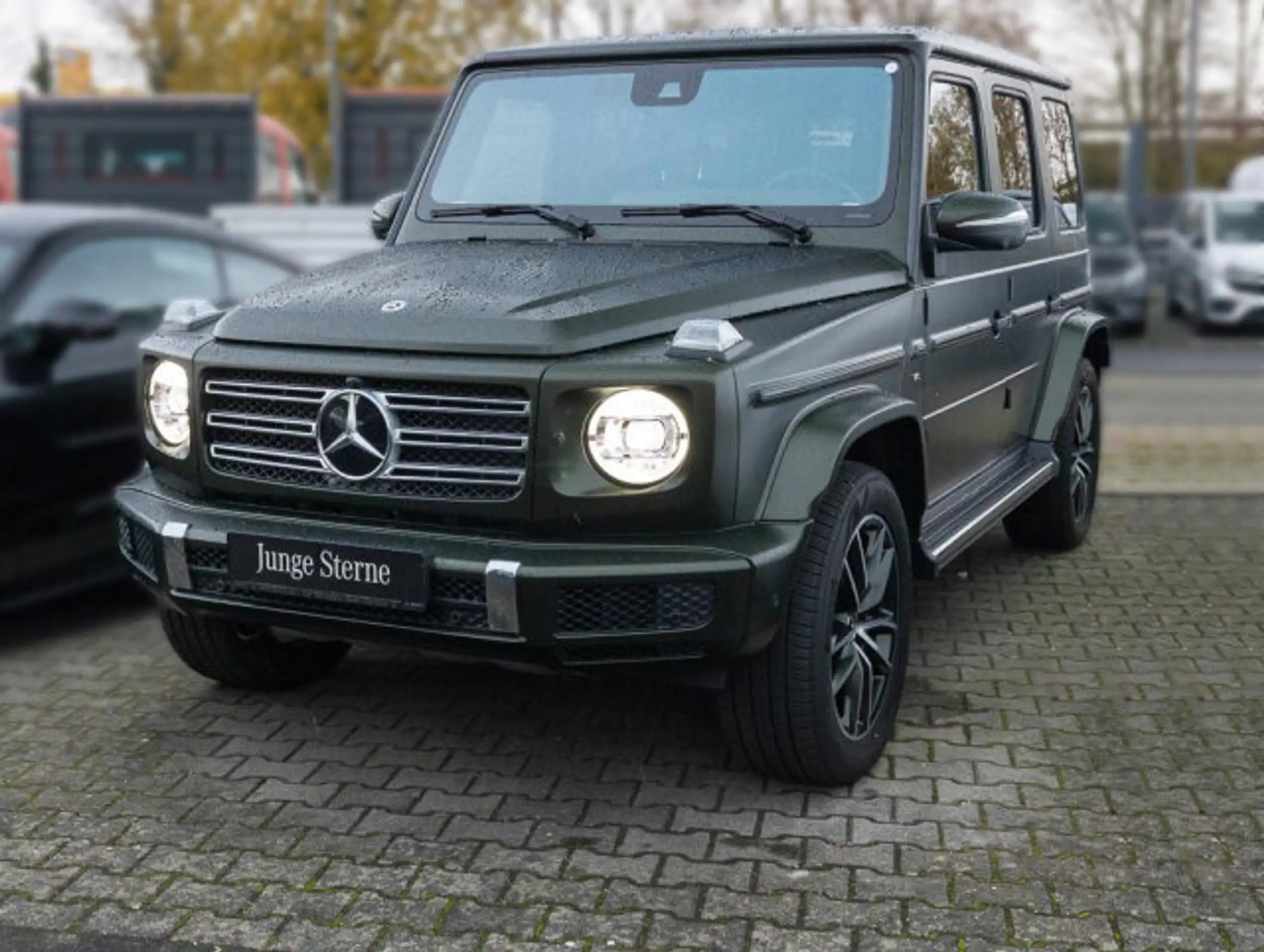 Mercedes-Benz - G 500