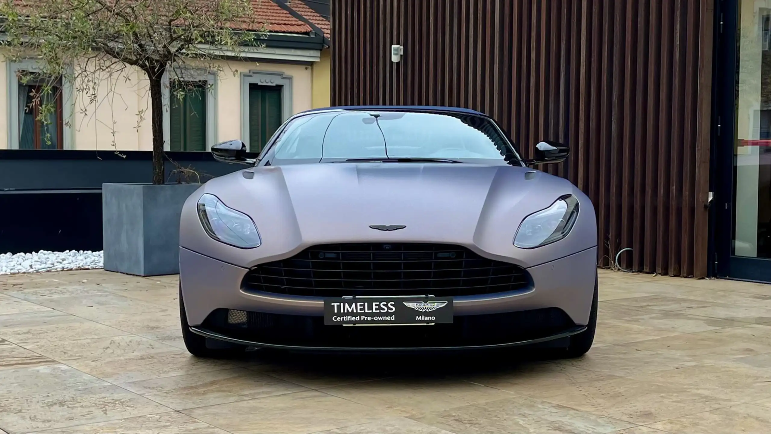 Aston Martin - DB11