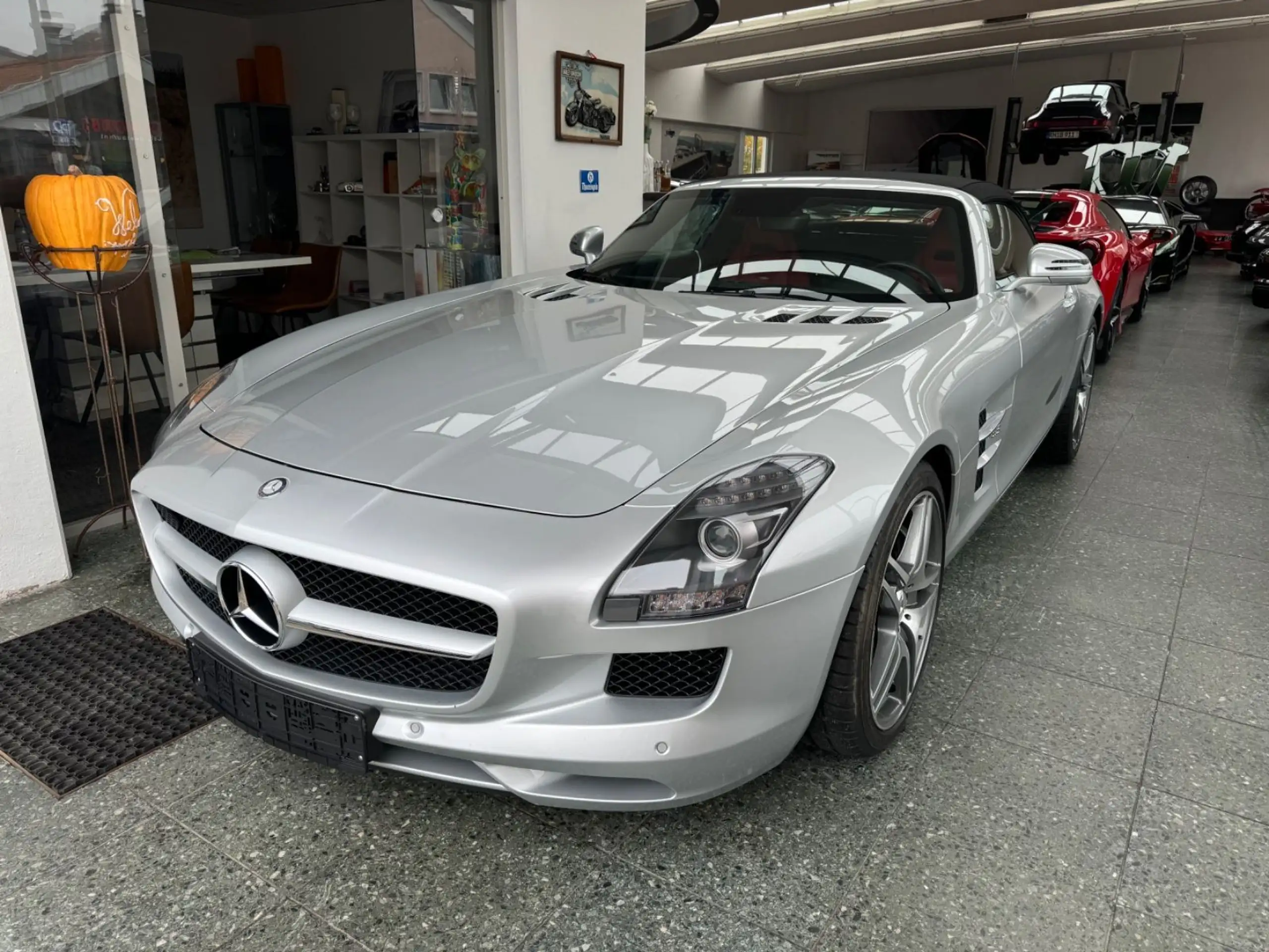 Mercedes-Benz - SLS