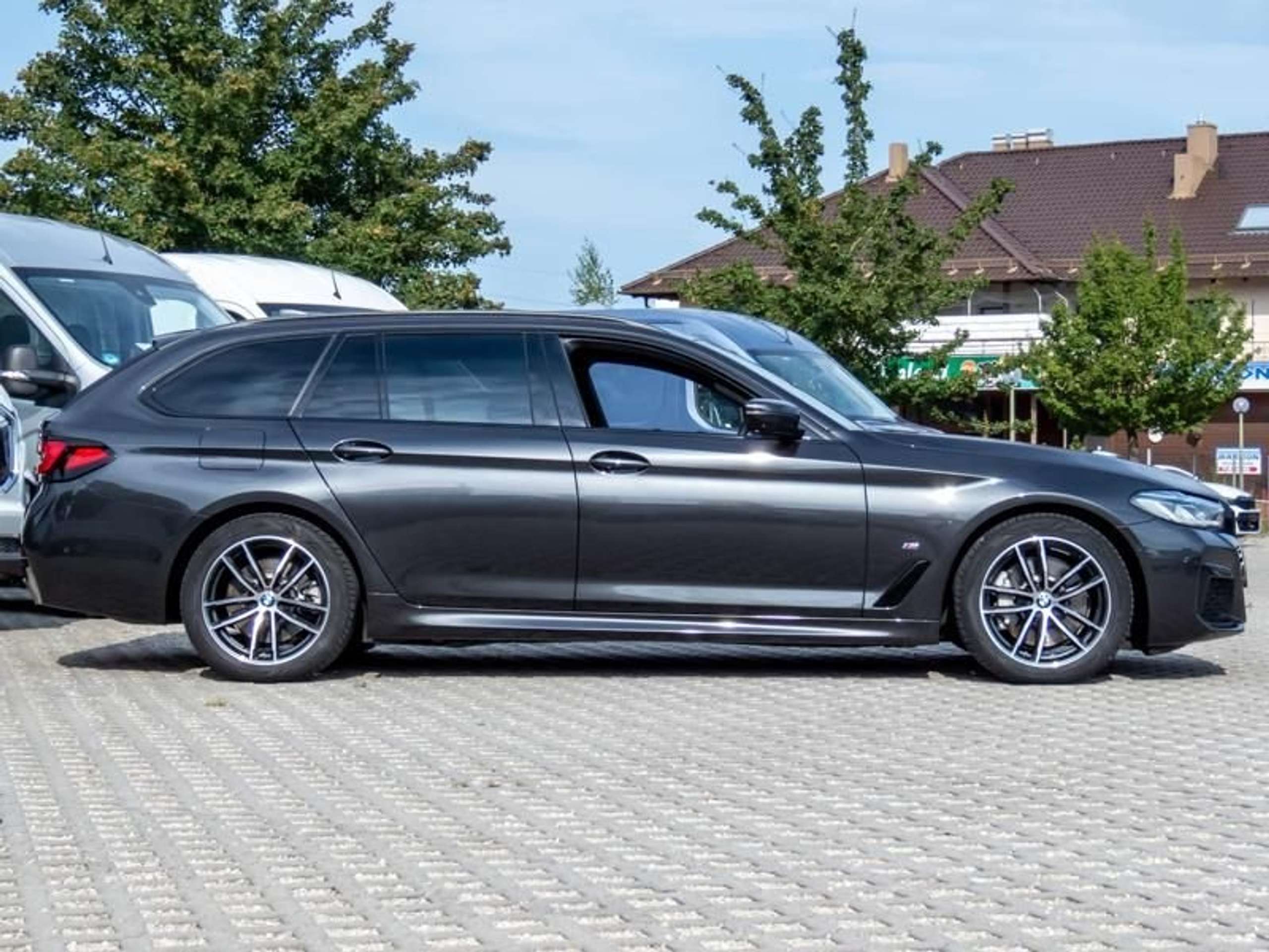 BMW - 530