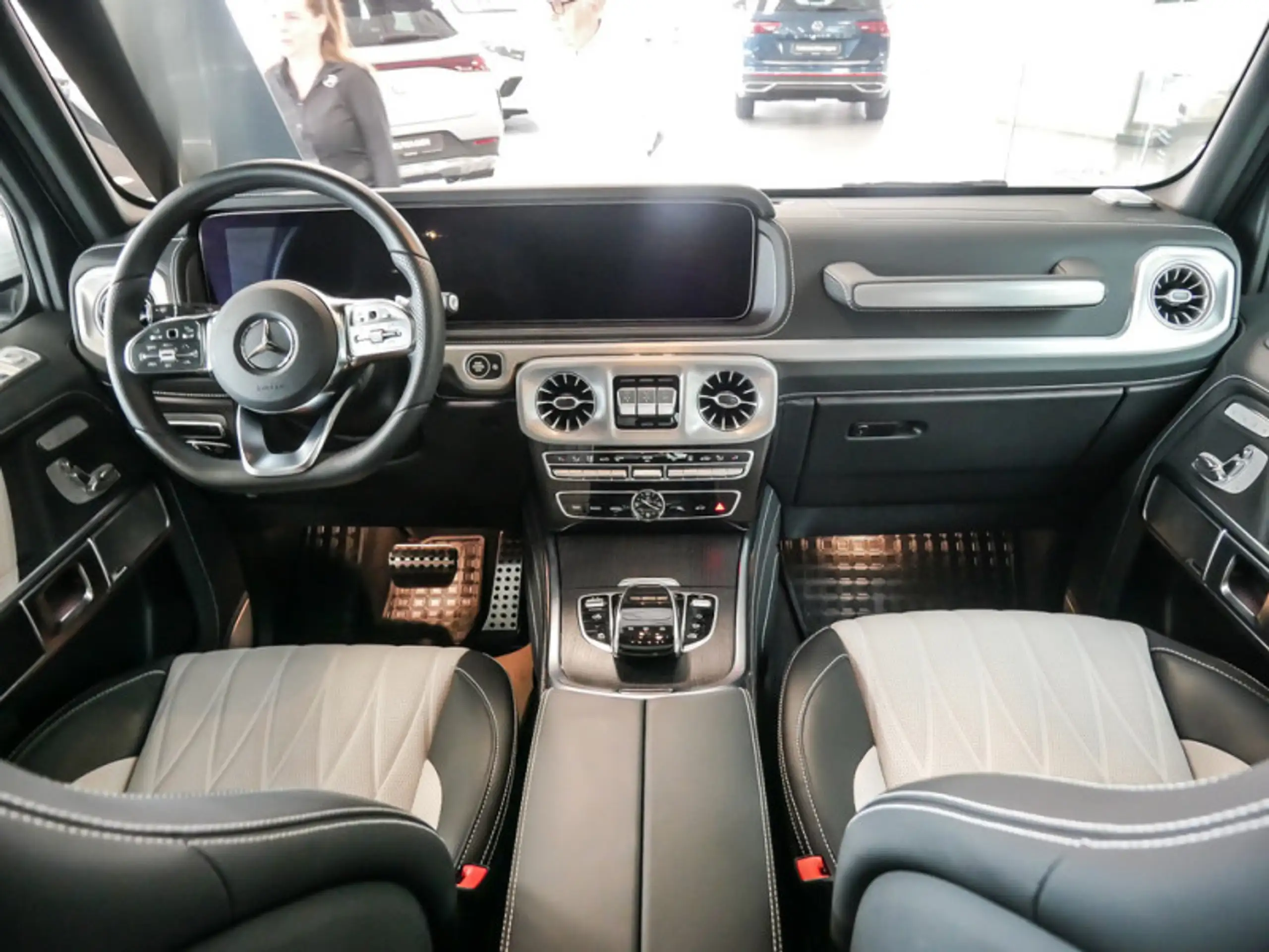 Mercedes-Benz - G 500