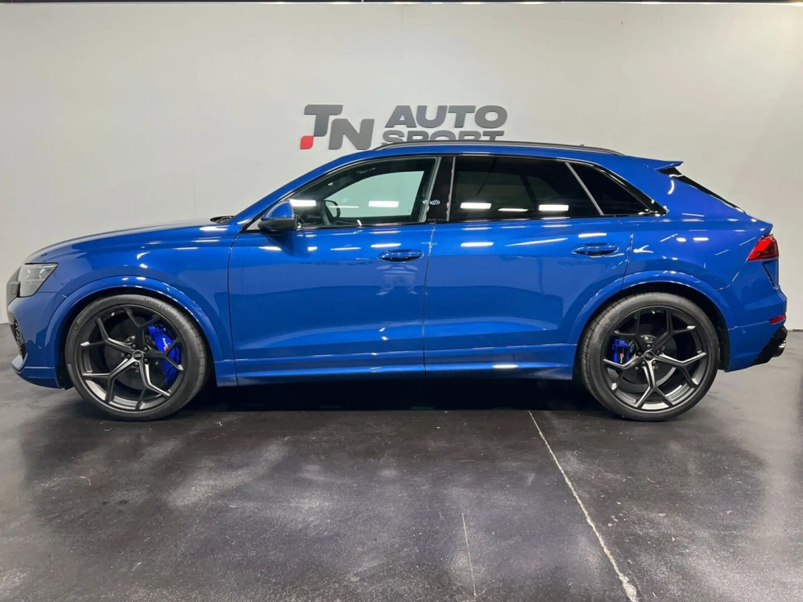 Audi - Q8