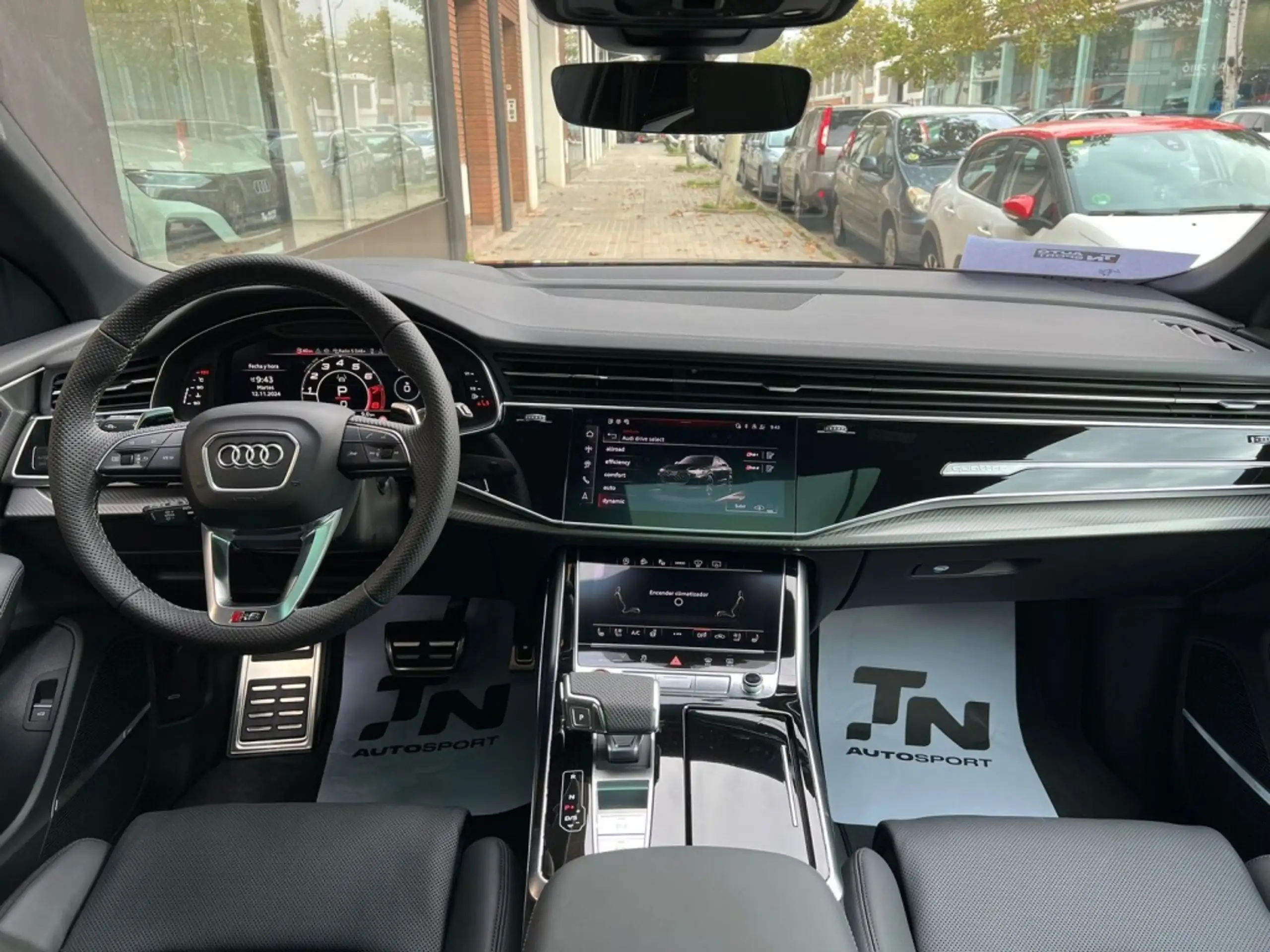 Audi - Q8