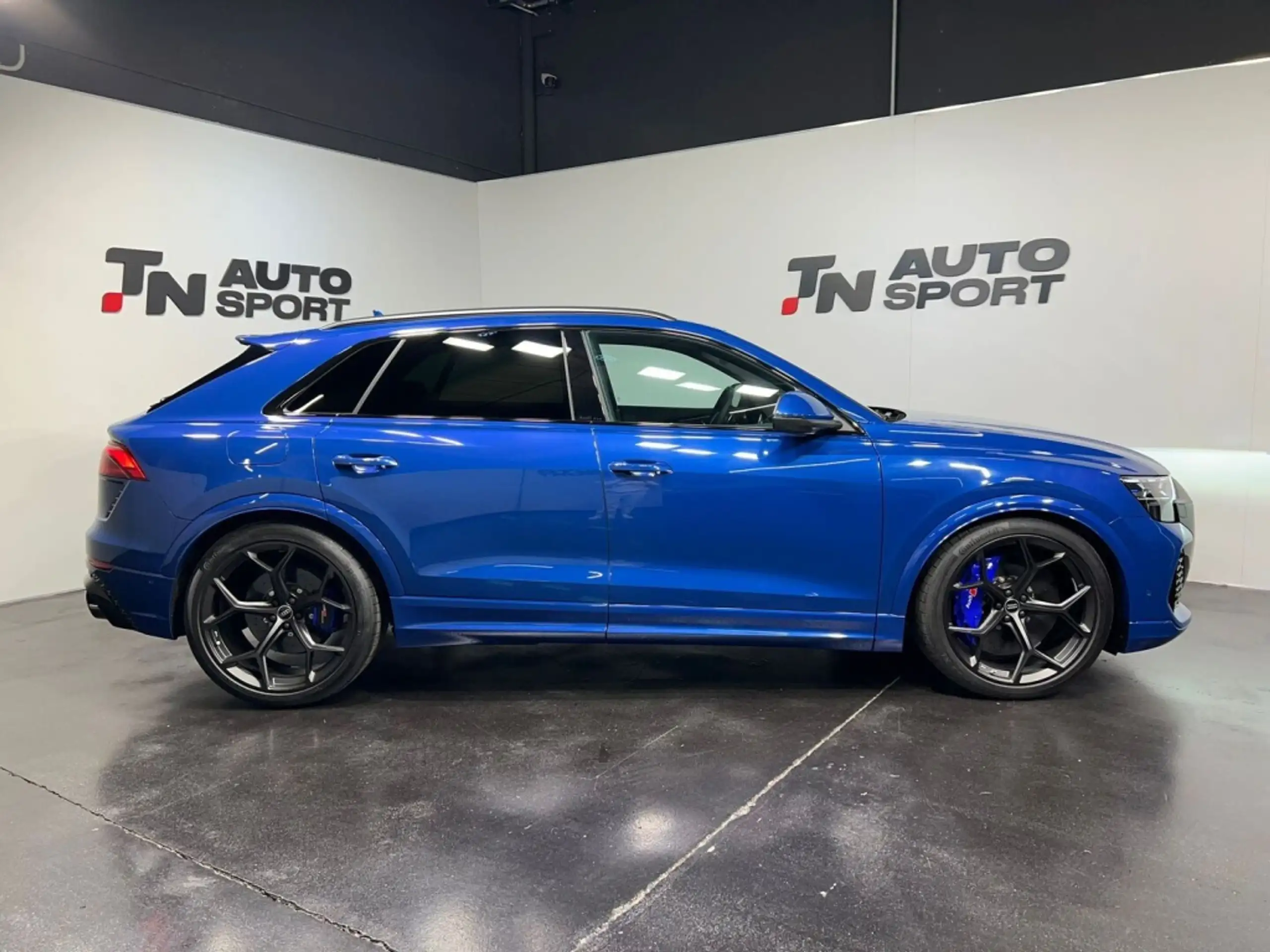 Audi - Q8