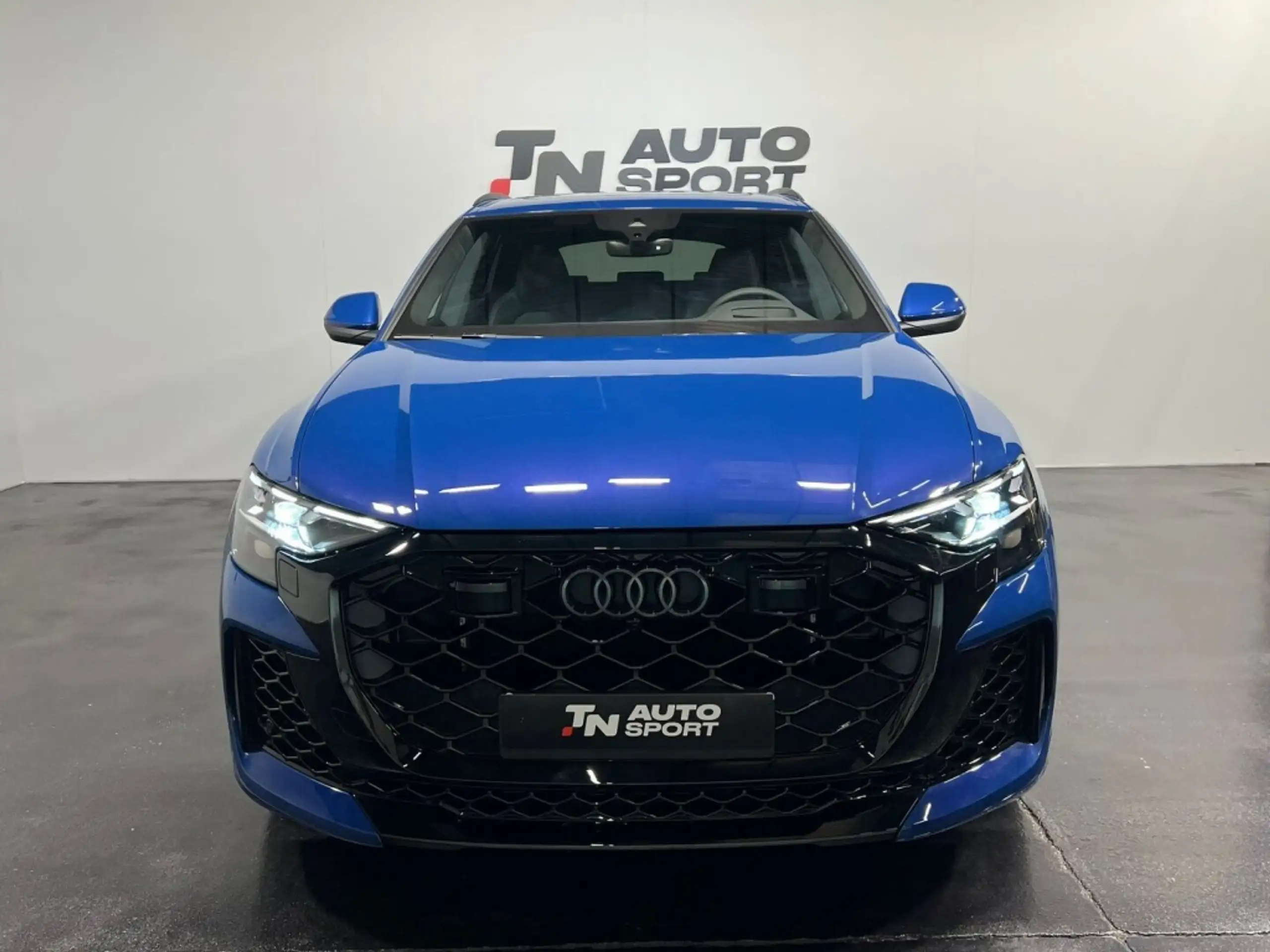 Audi - Q8