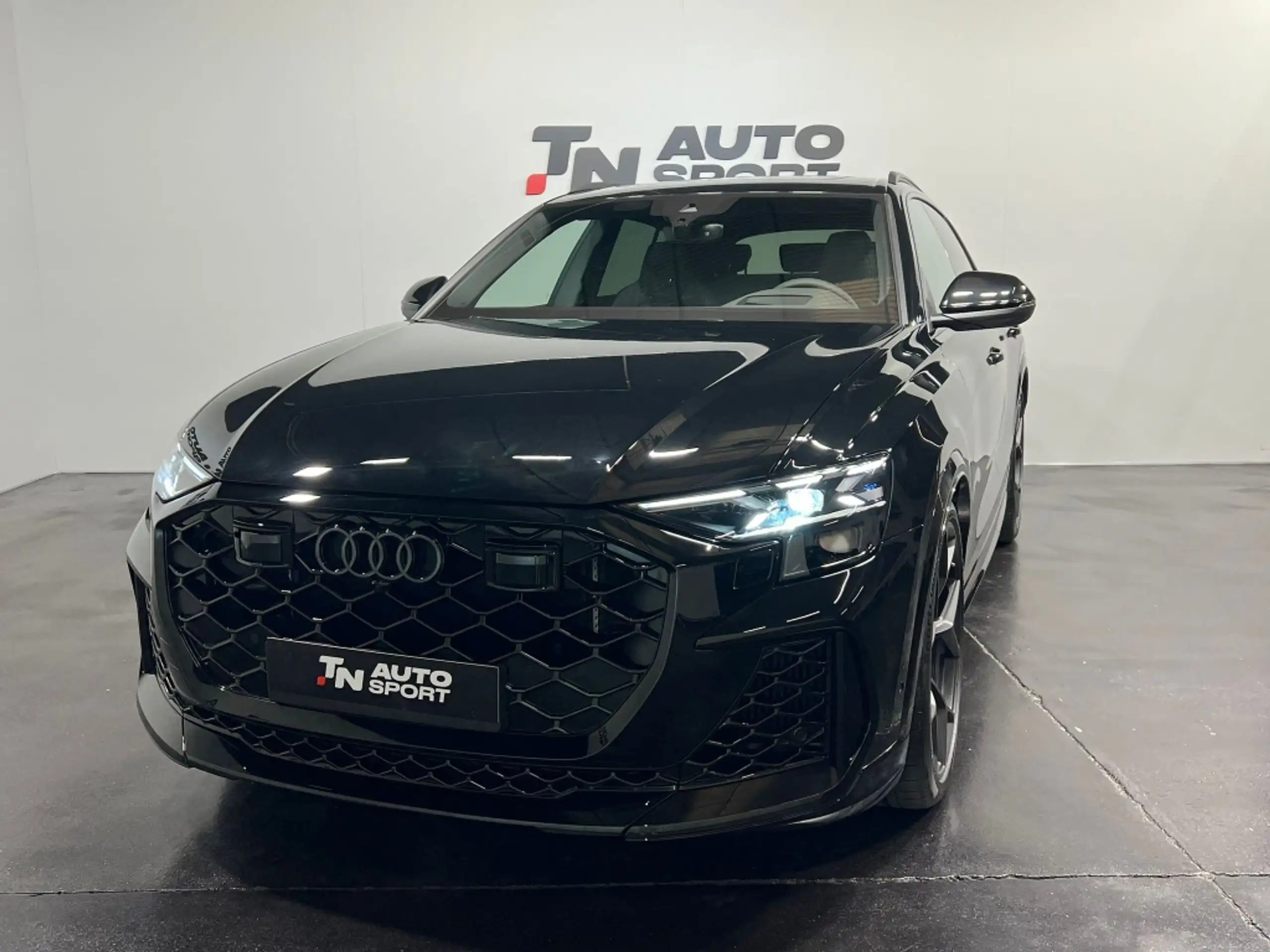 Audi - Q8