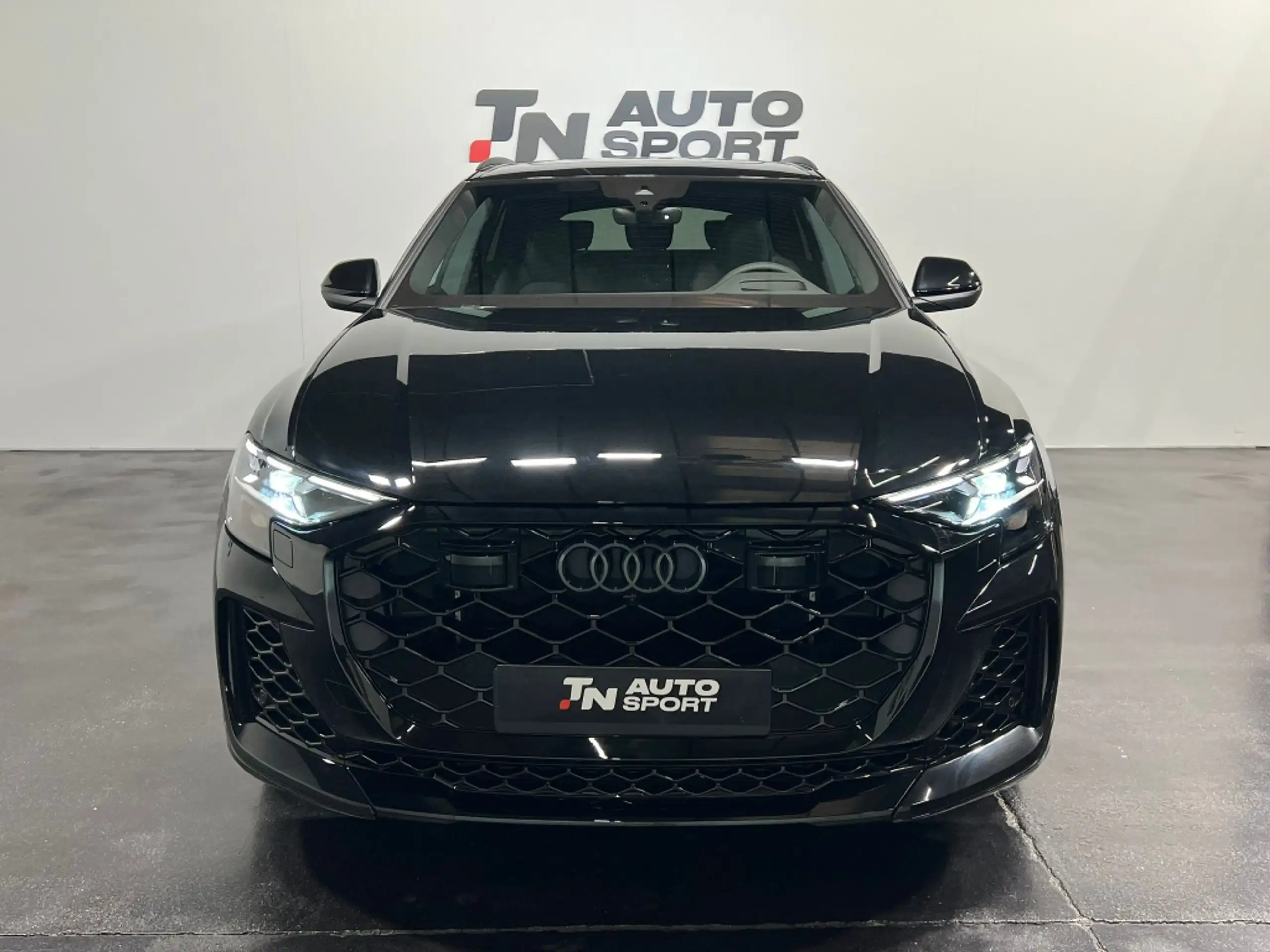 Audi - Q8