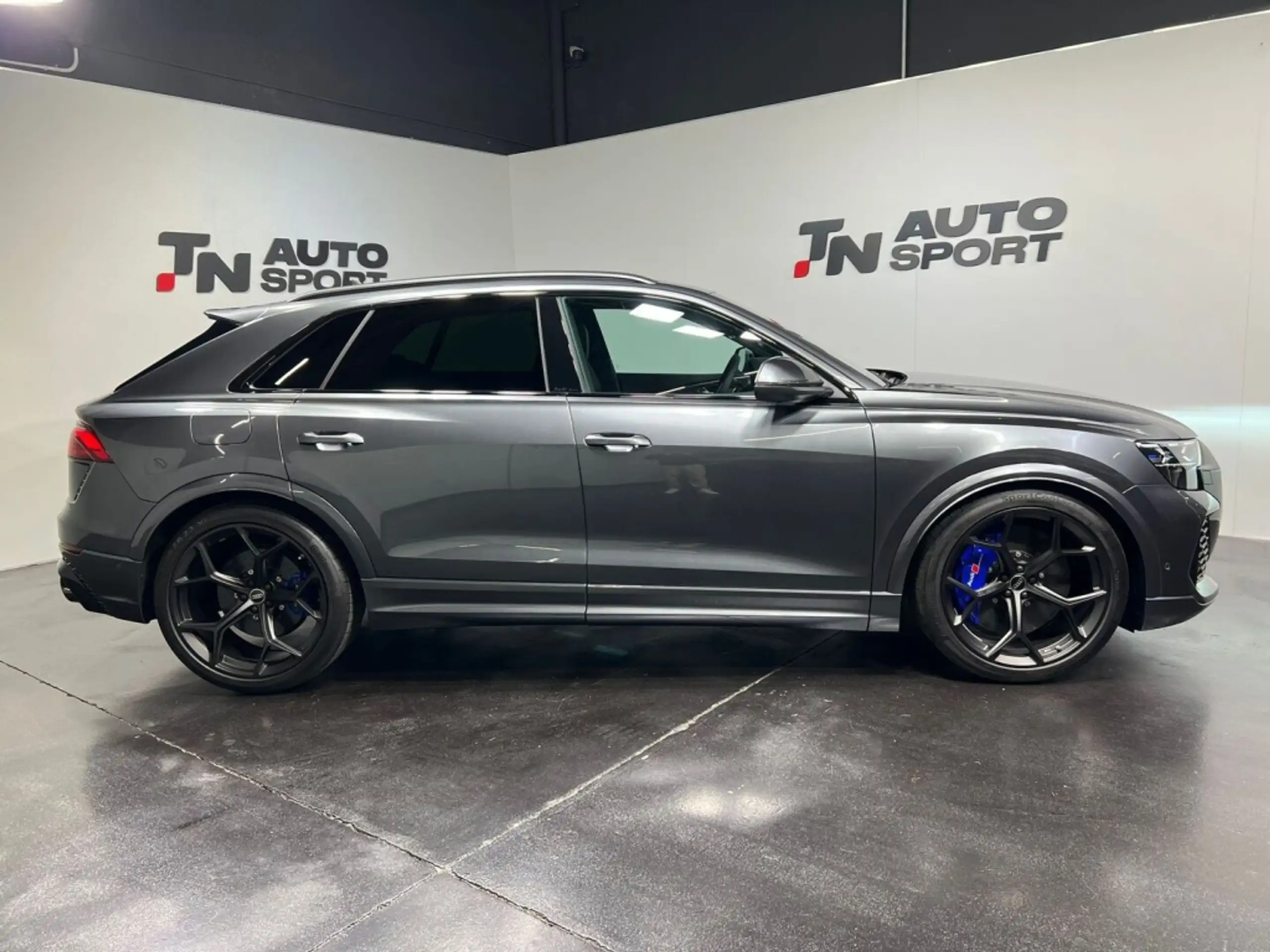 Audi - Q8