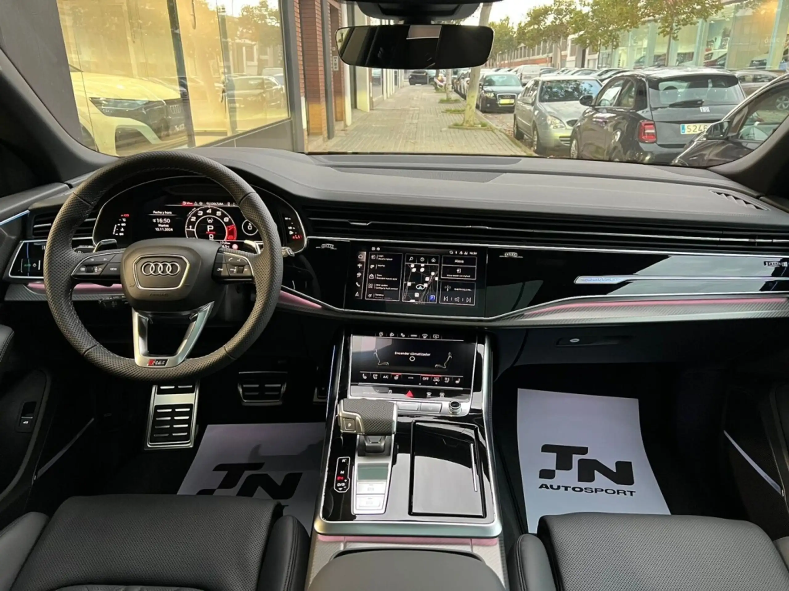 Audi - Q8